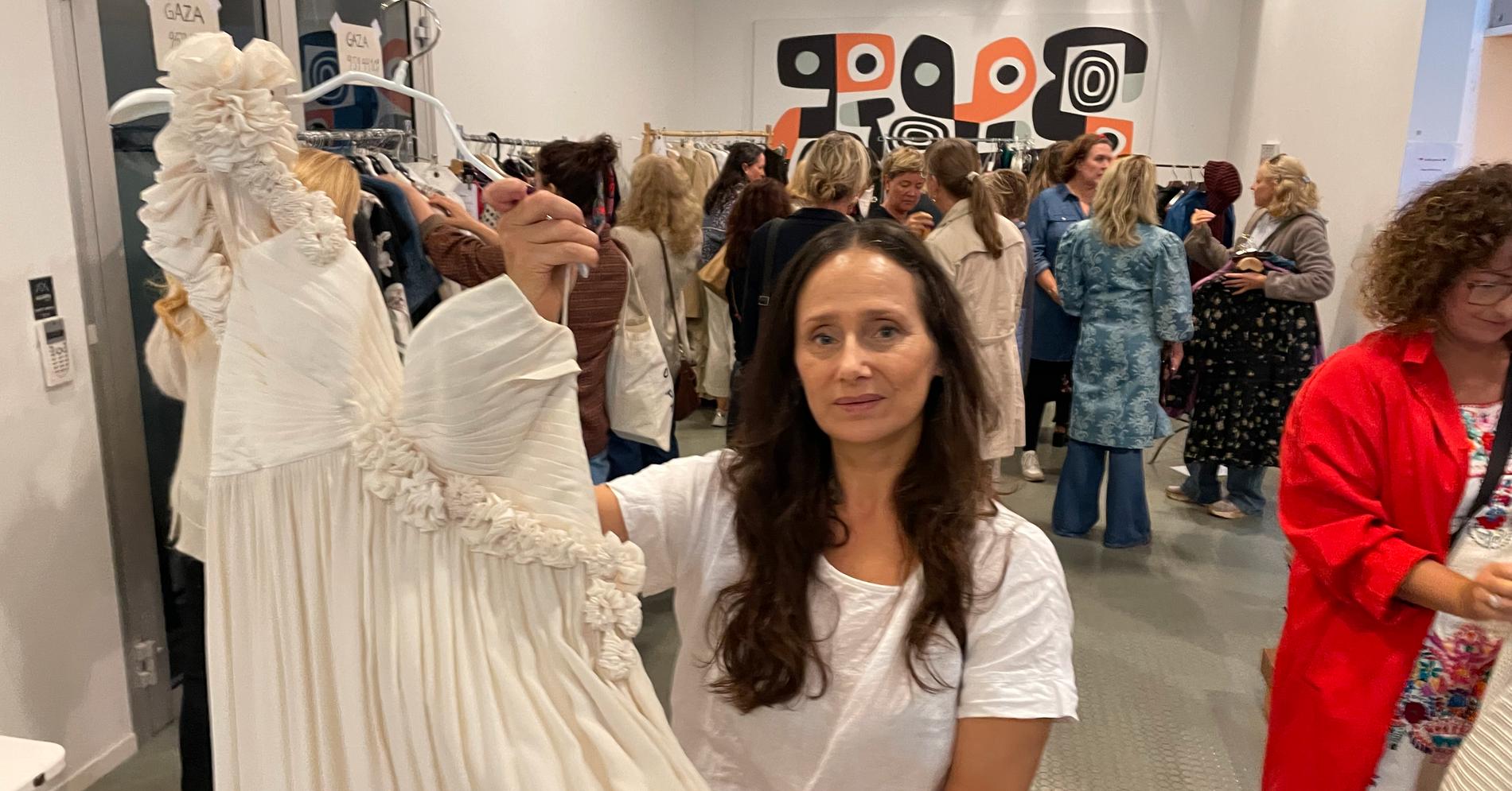 Leila Hafzis brudekjoler skal gi mat til sultende på Gaza