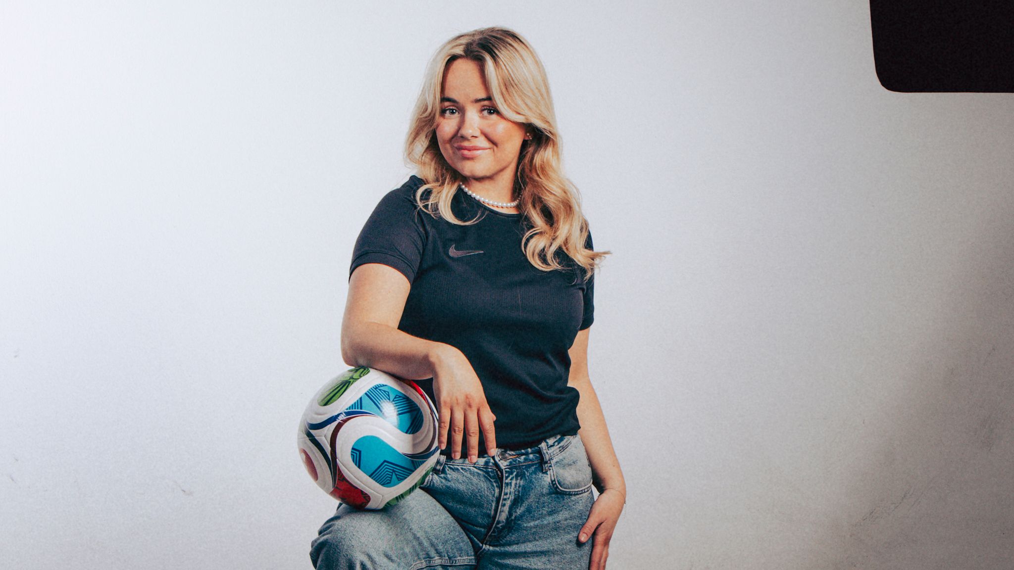 – Jeg skulle kjøpe fotballdrakt. Butikkdamens spørsmål gjorde at jeg måtte spørre: Er det kleint?