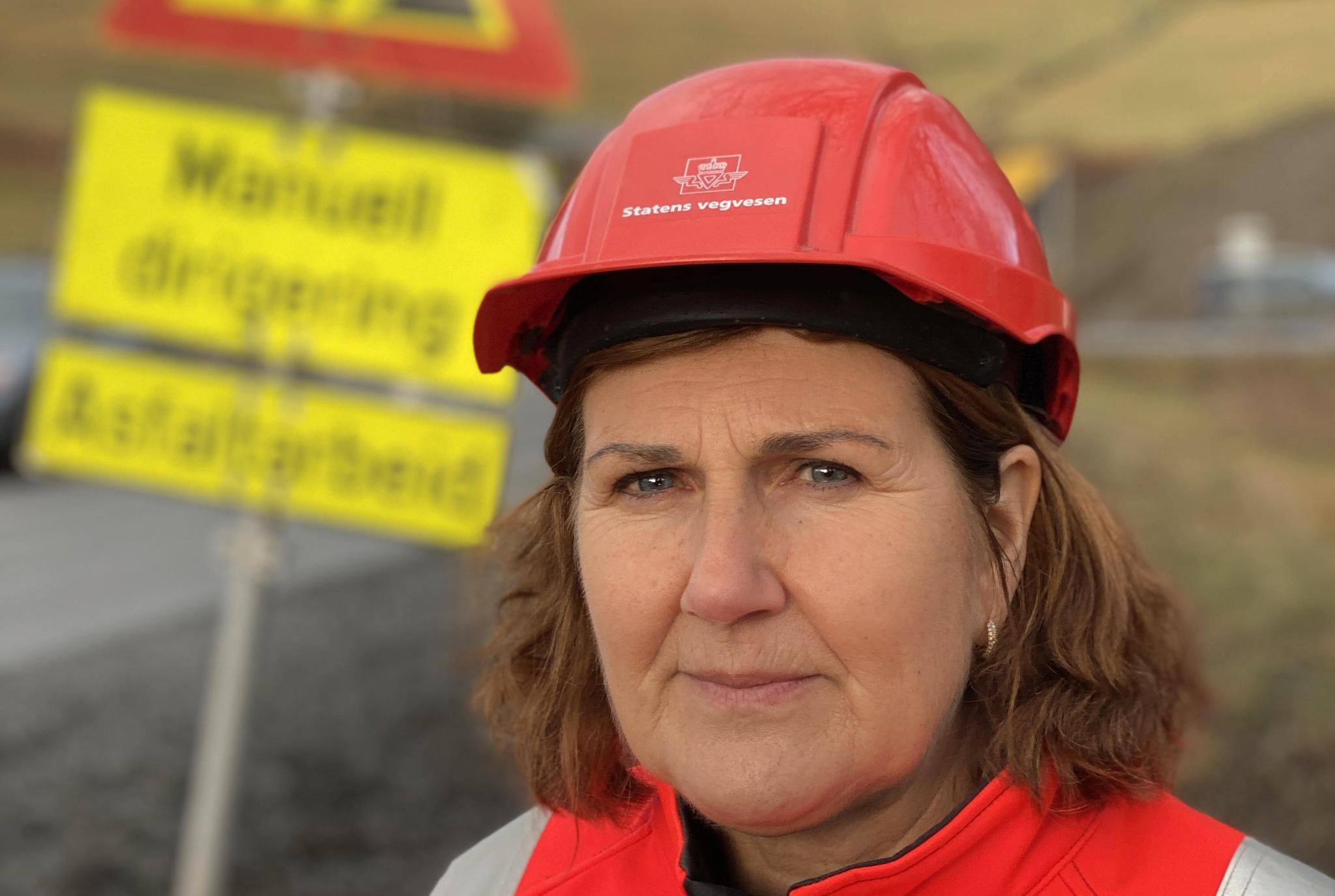 – Når vi kutter kostnadene så mye som vi har gjort i Valdres, Østerdalen og på Helgeland, kutter vi også CO2-utslippene kraftig. At vi bruker mye av veien som ligger der fra før er nøkkelordet, sier veidirektør Ingrid Dahl Hovland.