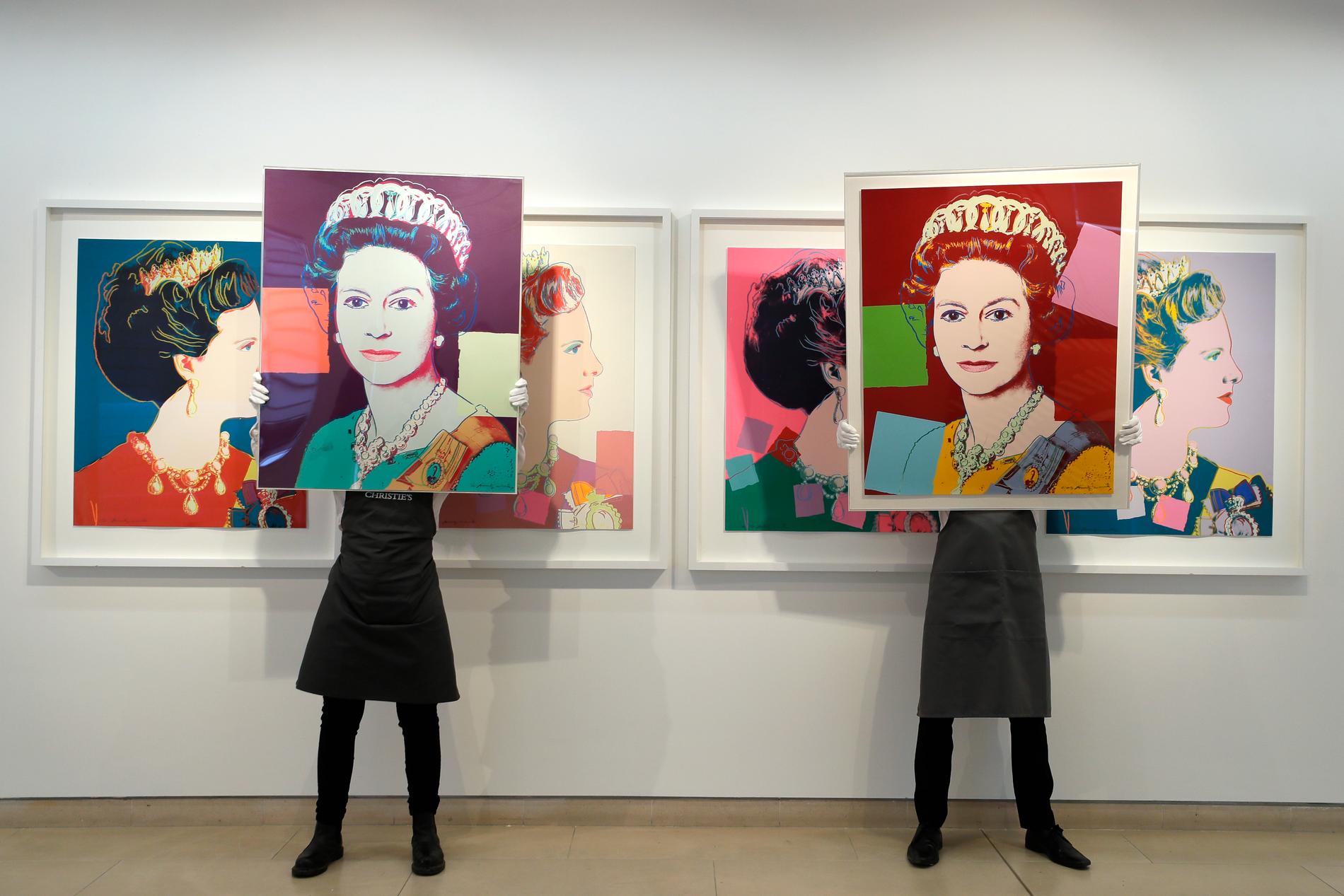 Dronning Elizabeth satt modell for mer enn 200 portretter i ulike teknikker. Andy Warhol er blant de mange kunstnerne som portretterte henne – her fra trykkserien «Reigning Queens». 