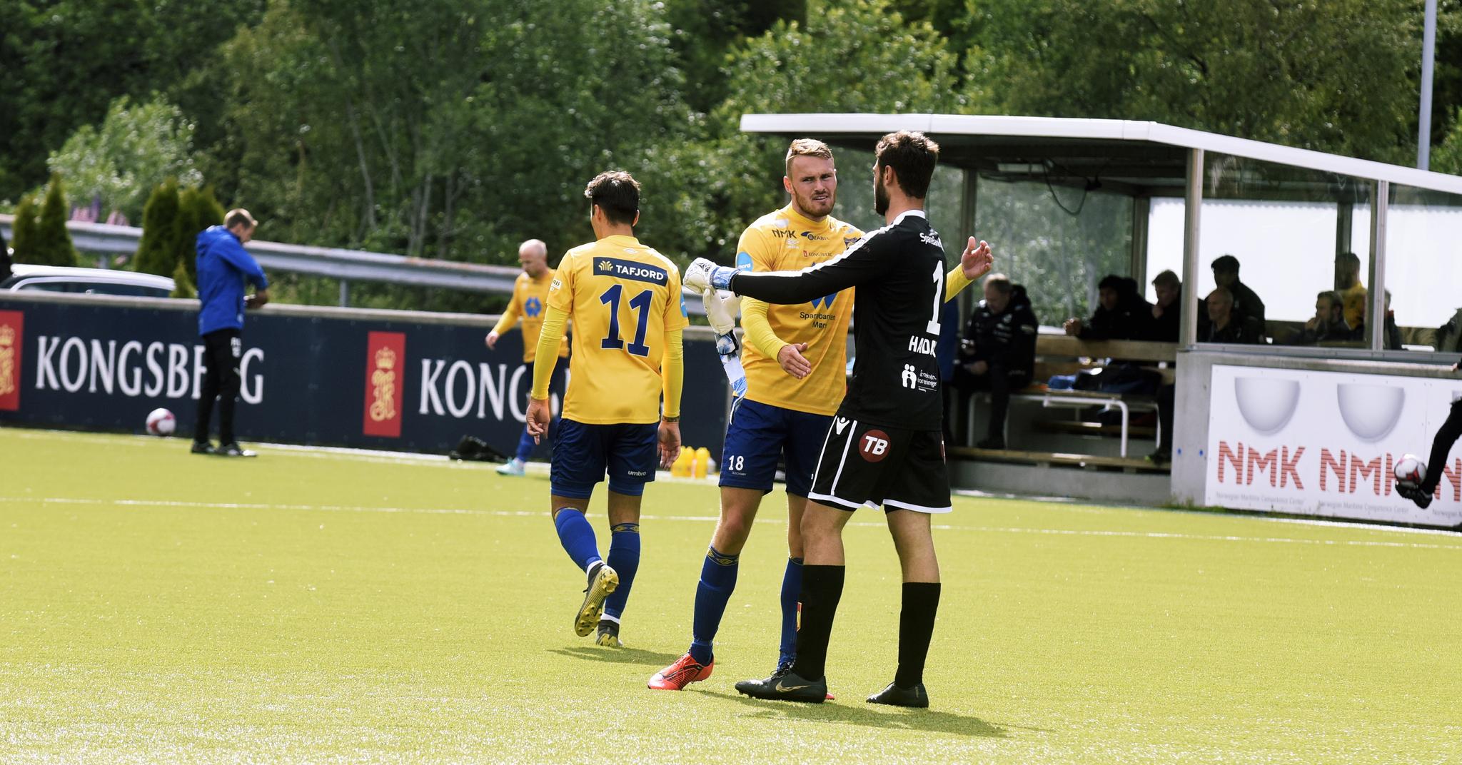 Håkon Leine var fortvilet etter at Brattvåg tapte 2–1 hjemme mot Levanger. 