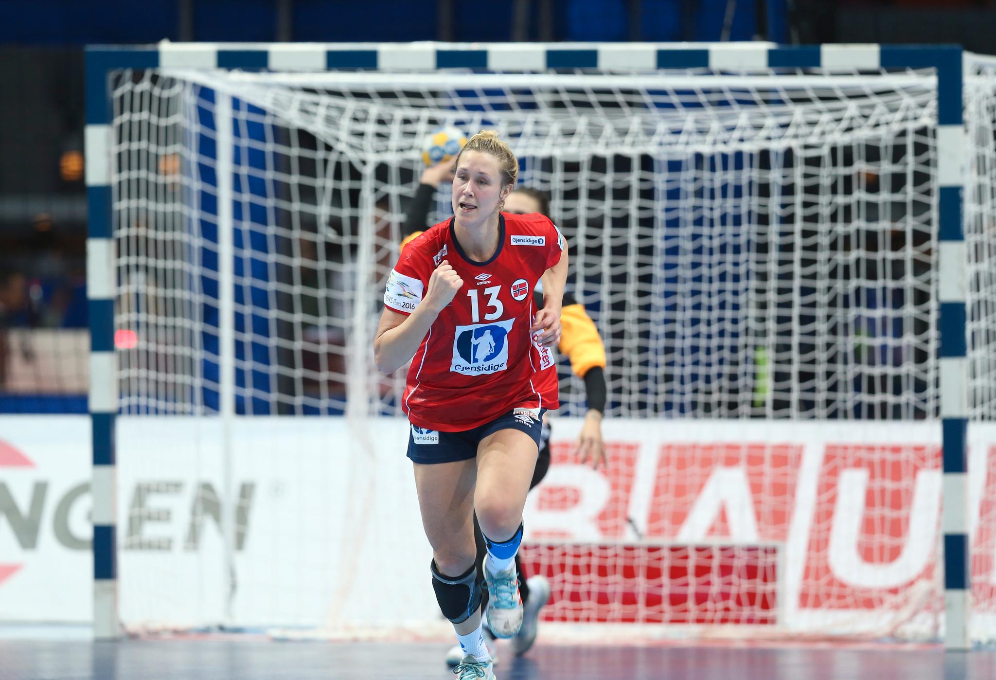 Marit Malm Frafjord jubler etter en scoring mot Frankrike i EM i 2016. Nå gjør hun snart comeback på landslaget. 