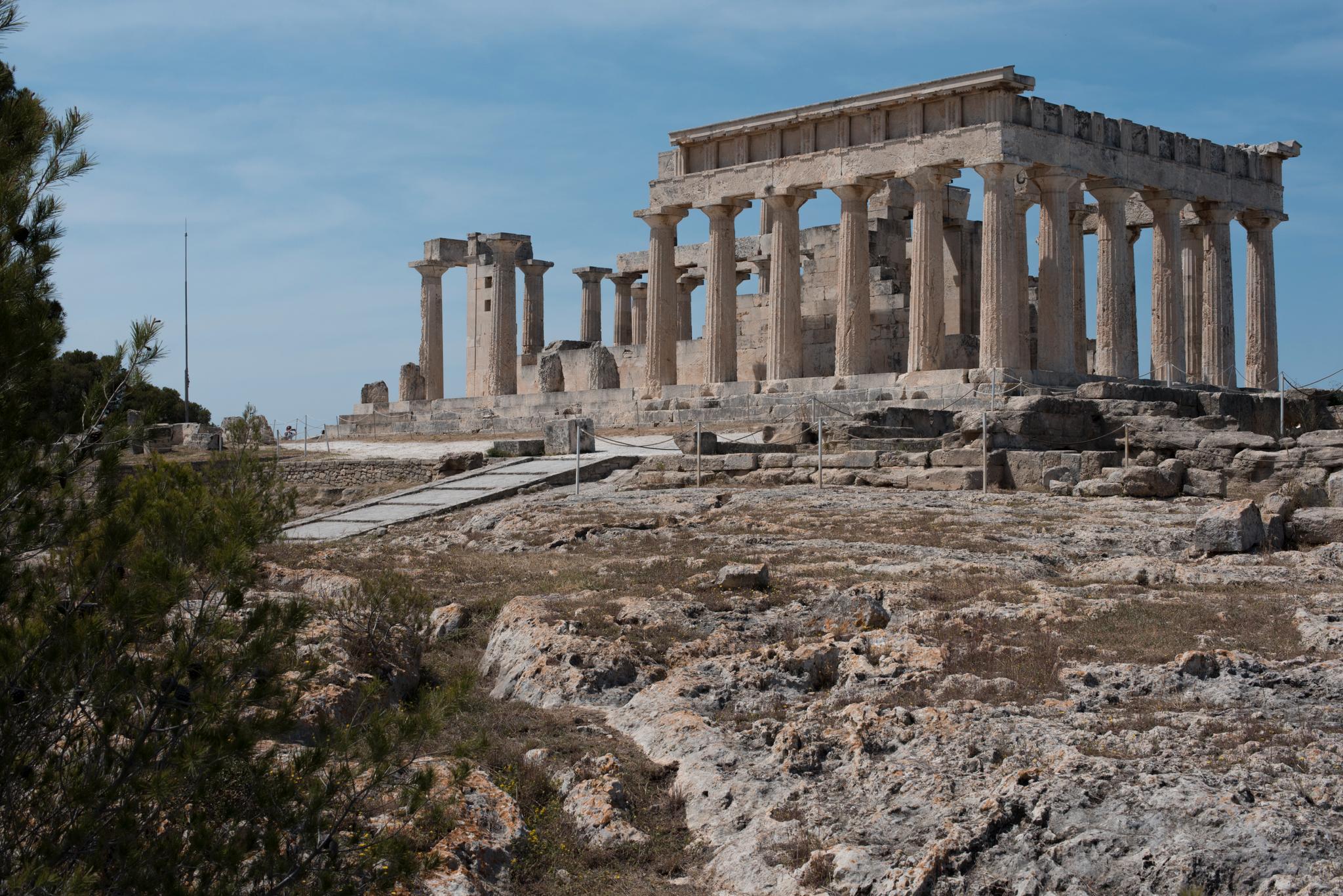Aeginas Parthenon kalles det ofte. Restene av det 2500 år gamle Aphaiatempelet ligger på en fjelltopp over feriestedet Aegina Marina.