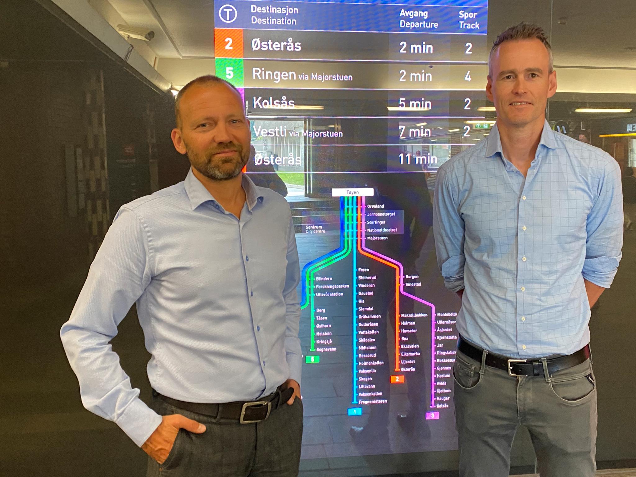 Erik Leenderts (til venstre) og Jon Ivar Kroken i Sporveien er i gang med den omfattende jobben som skal gi en raskere og bedre T-bane om få år.