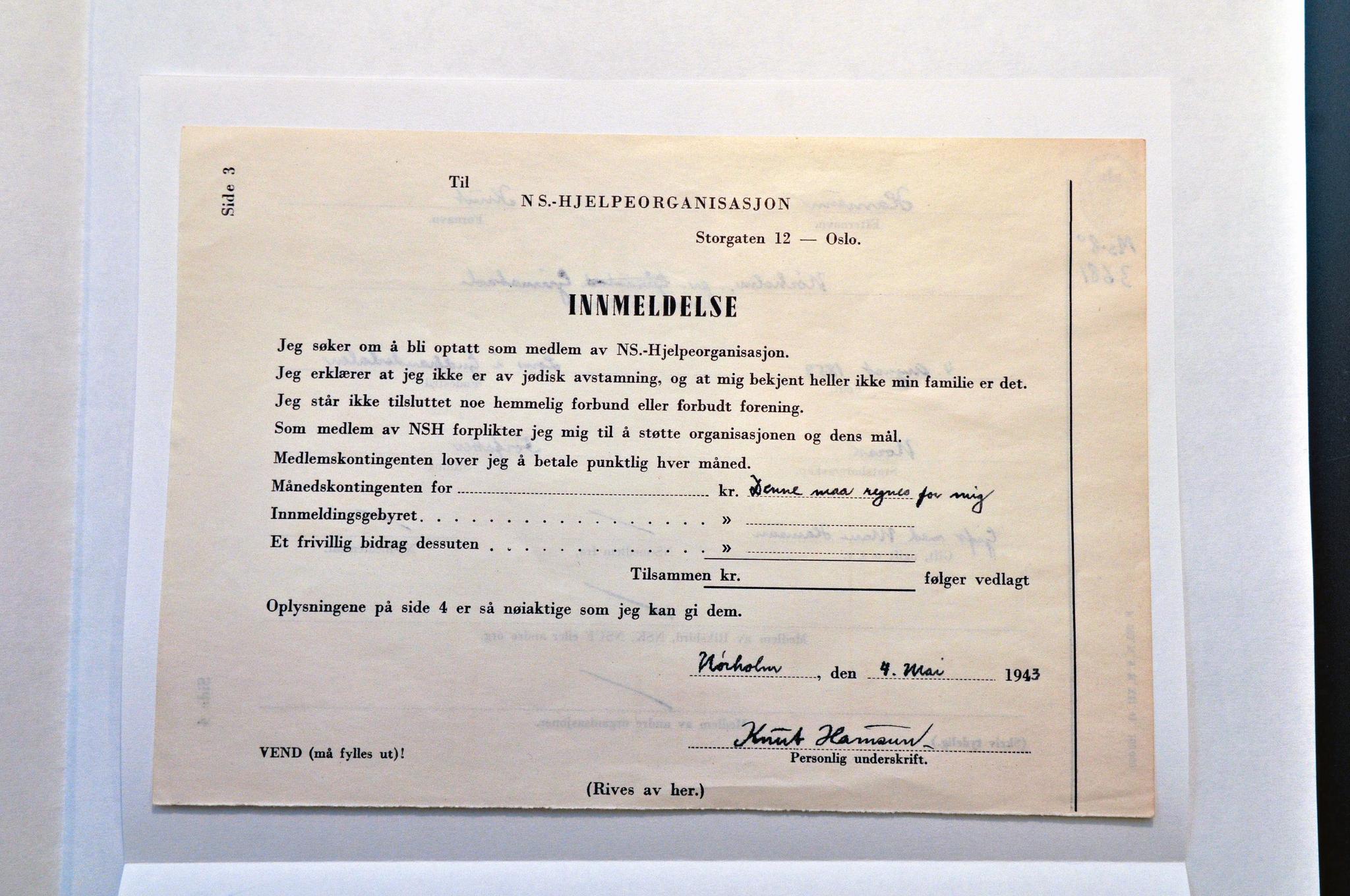 Knut Hamsuns angivelige underskrift på et skjema for innmeldelse i Nasjonal Samlings Hjelpeorganisasjon, datert 4. mai 1943. Dokumentet var et av åtte som ble kjøpt inn av Nasjonalbiblioteket for til sammen 695.000 kroner.