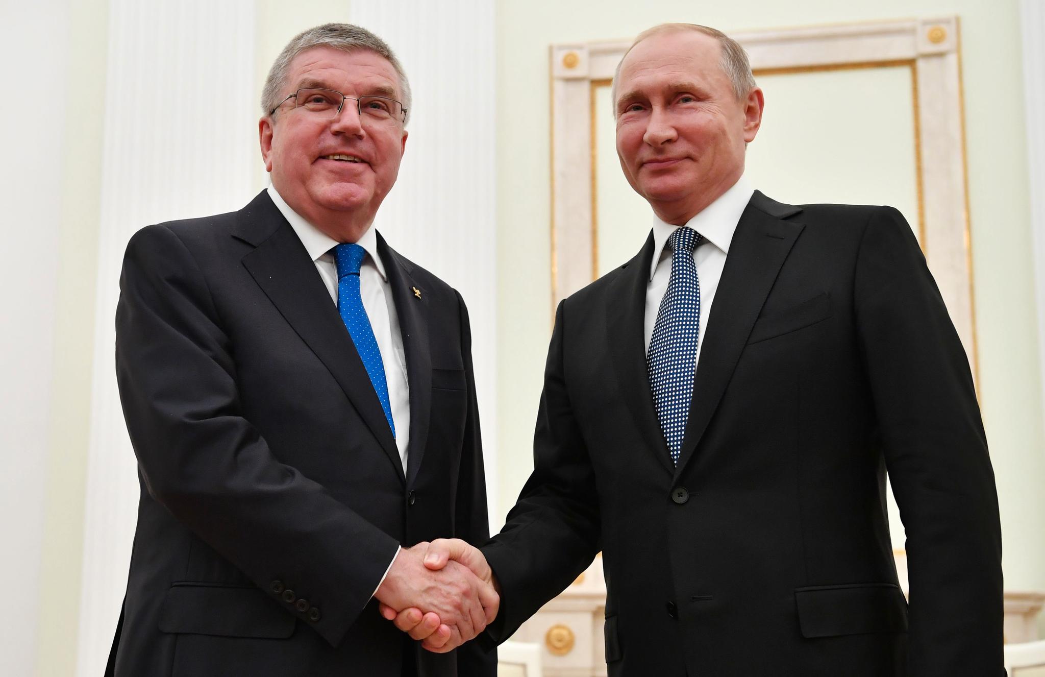 DEN GANG DA: Bach og Putin smilte til kameraene i 2018.