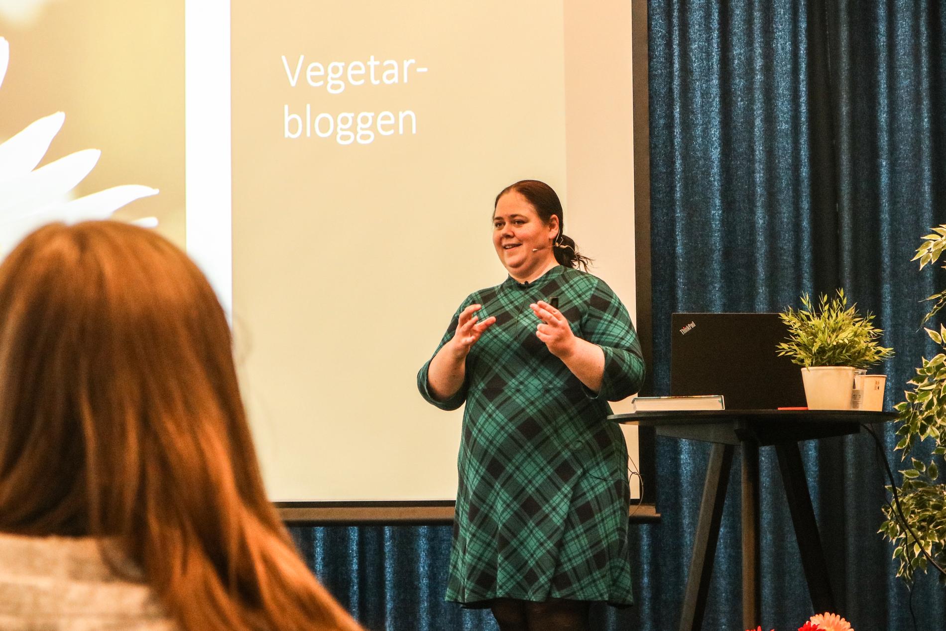 Mari Hult driver bloggen «Vegetarbloggen» og har gitt ut flere bøker. Se fem av hennes beste student-tips nederst i saken.