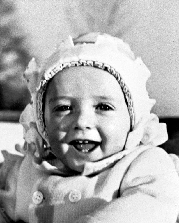1937. Prins Harald er ni måneder gammel.