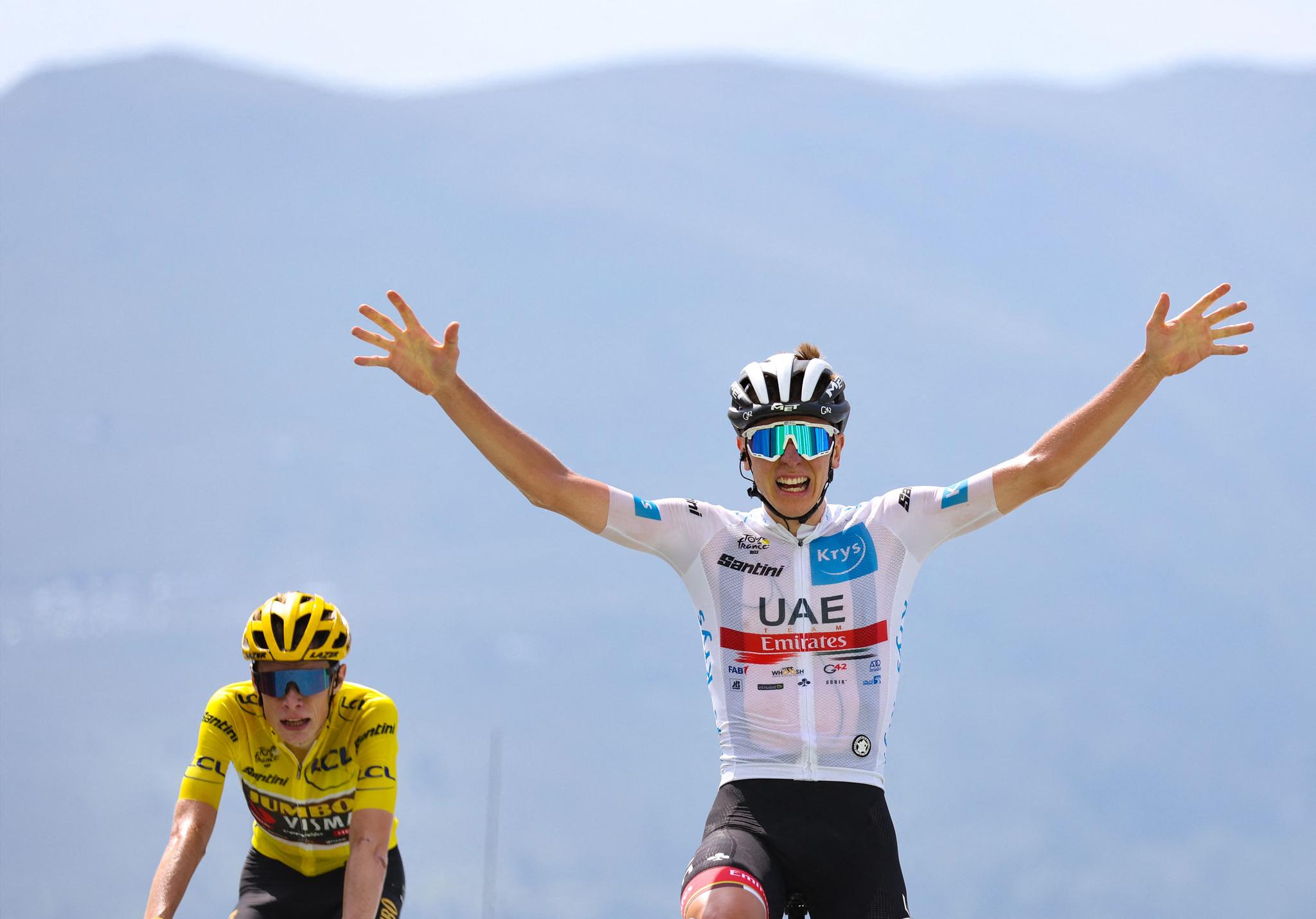Pogacar runs to stage win – Vingegaard clinging to yellow jersey