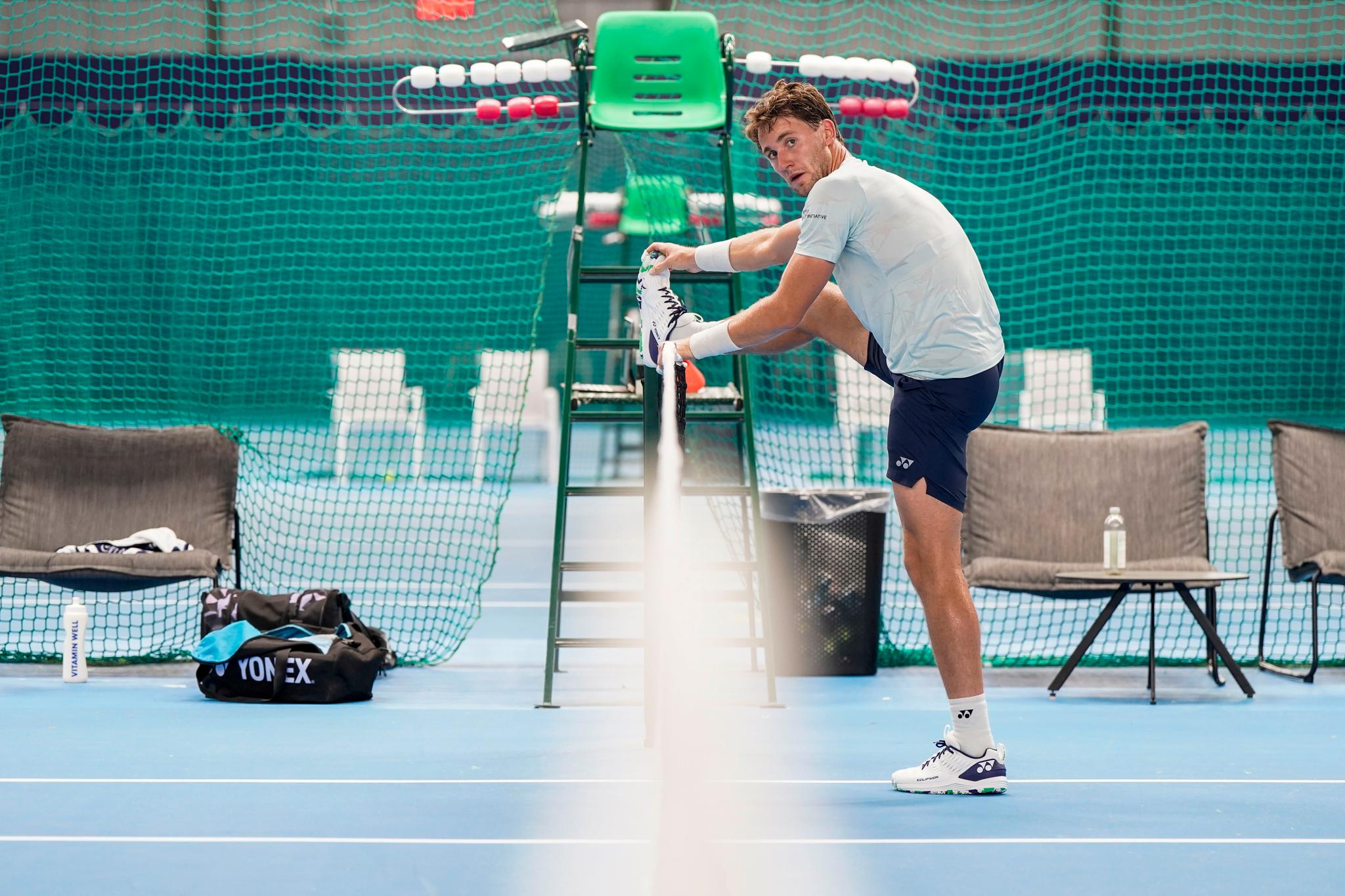 Casper Ruud strekker på beina før en hektisk høst som han håper skal gi plass i ATP-sluttspillet. 