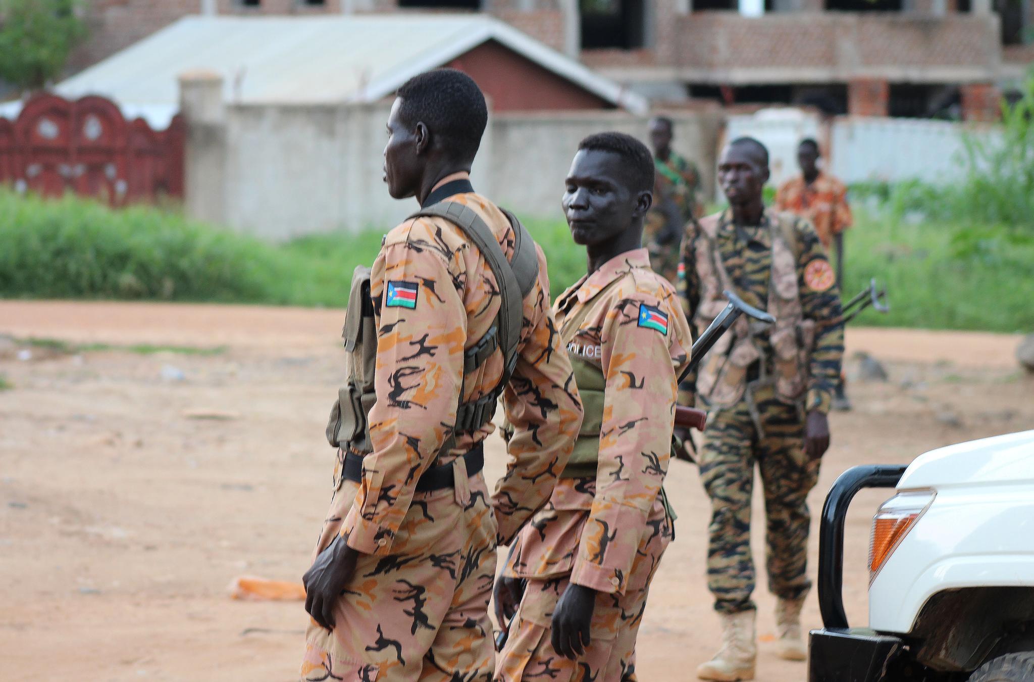 Soldater i gatene i Sør-Sudans hovedstad Juba. Foto: Reuters / NTB scanpix