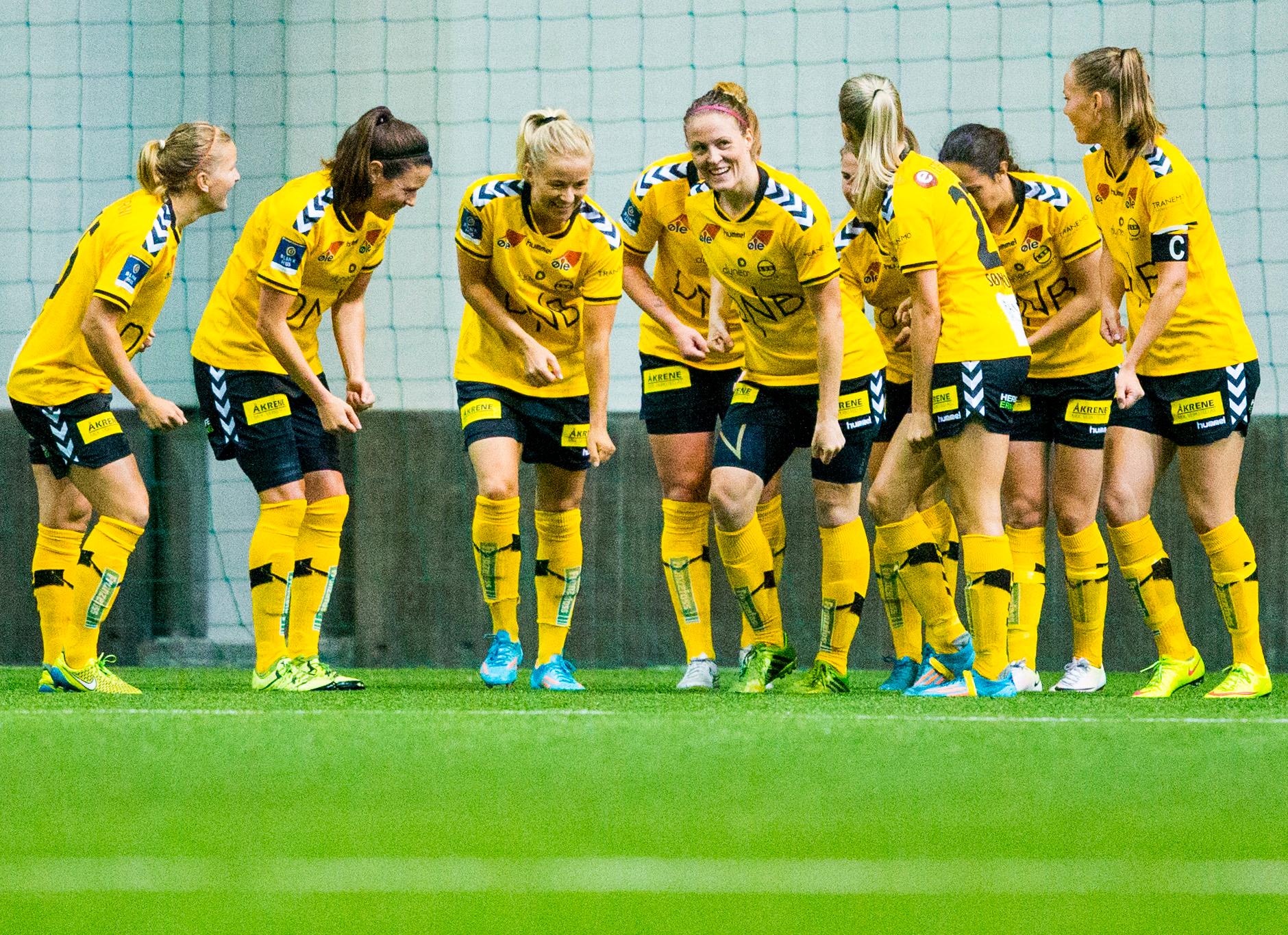 Lillestrøm-jentene gjør rent bord i Toppserien og skal torsdag spille Champions League. Det er dog ikke ensbetydende med klingende mynt i kassa. 