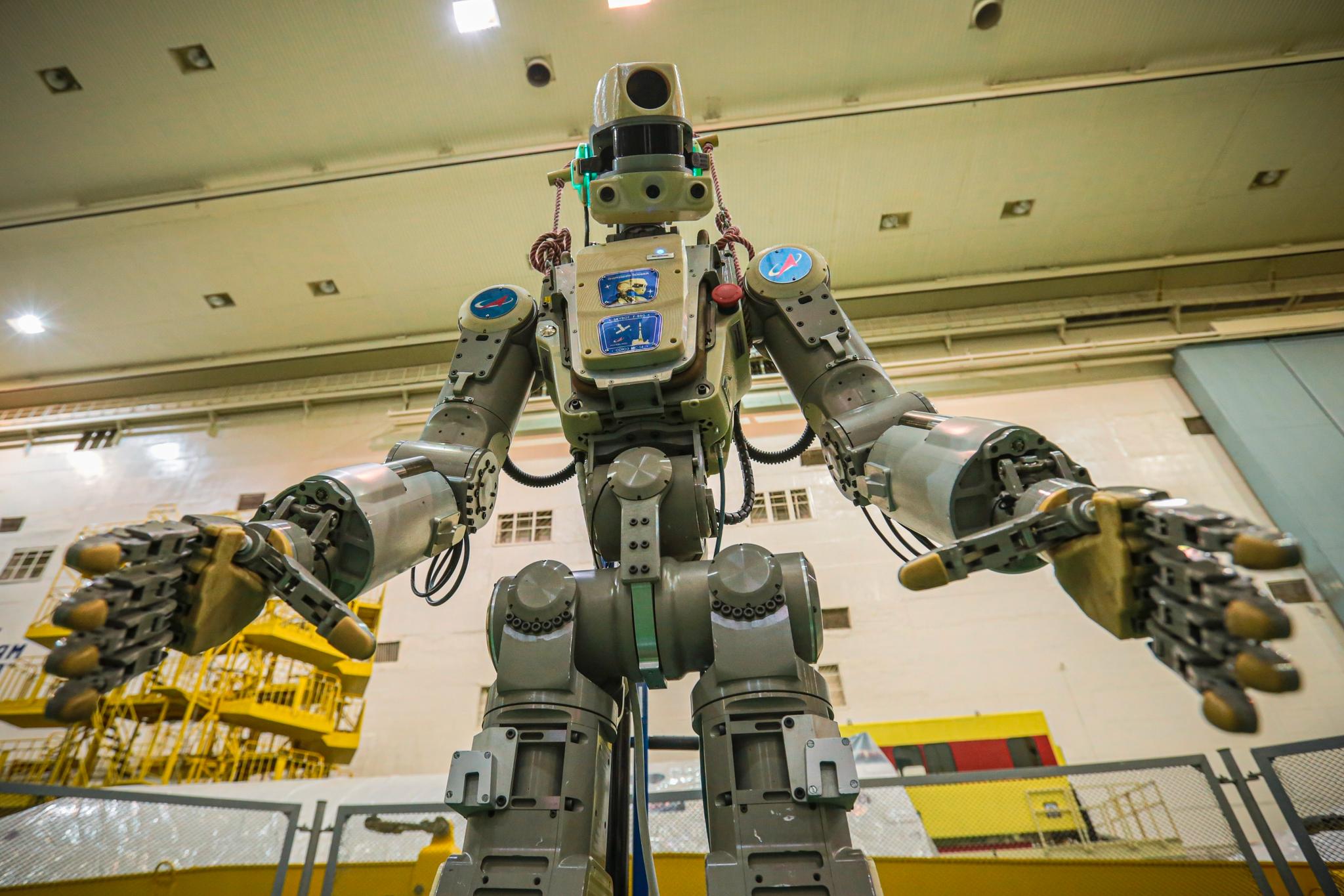 Den russiske roboten Fedor er med sine 180 centimeter og 160 kilo ingen smågutt. Foto: Roscosmos / AP / NTB scanpix