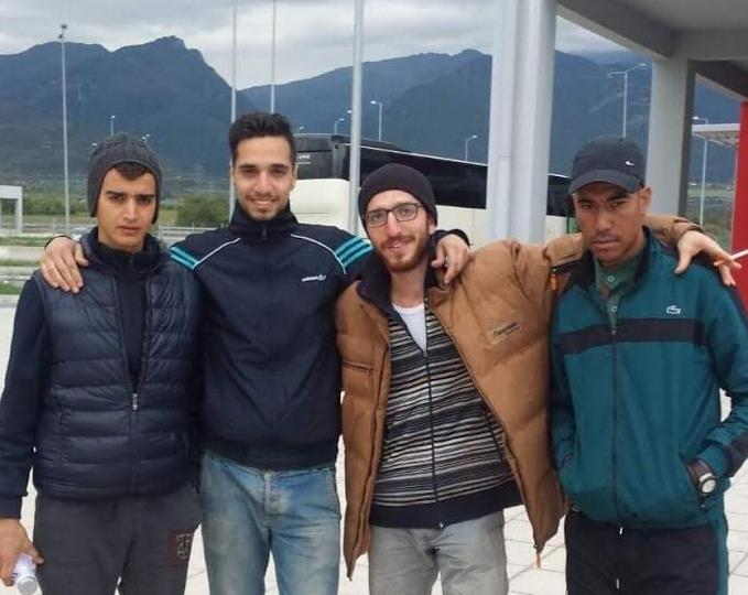 Hasan Hankool (andre fra venstre) sammen med gjengen som klarte å reise til Hellas på tredje forsøk. 