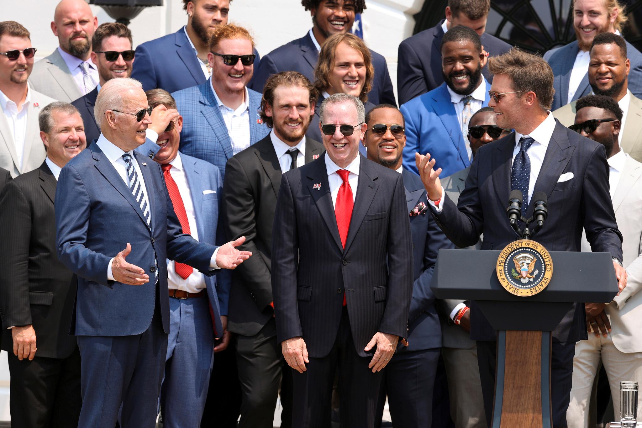 Fotballstjernen Tom Brady talte mandag på plenen utenfor Det hvite hus.