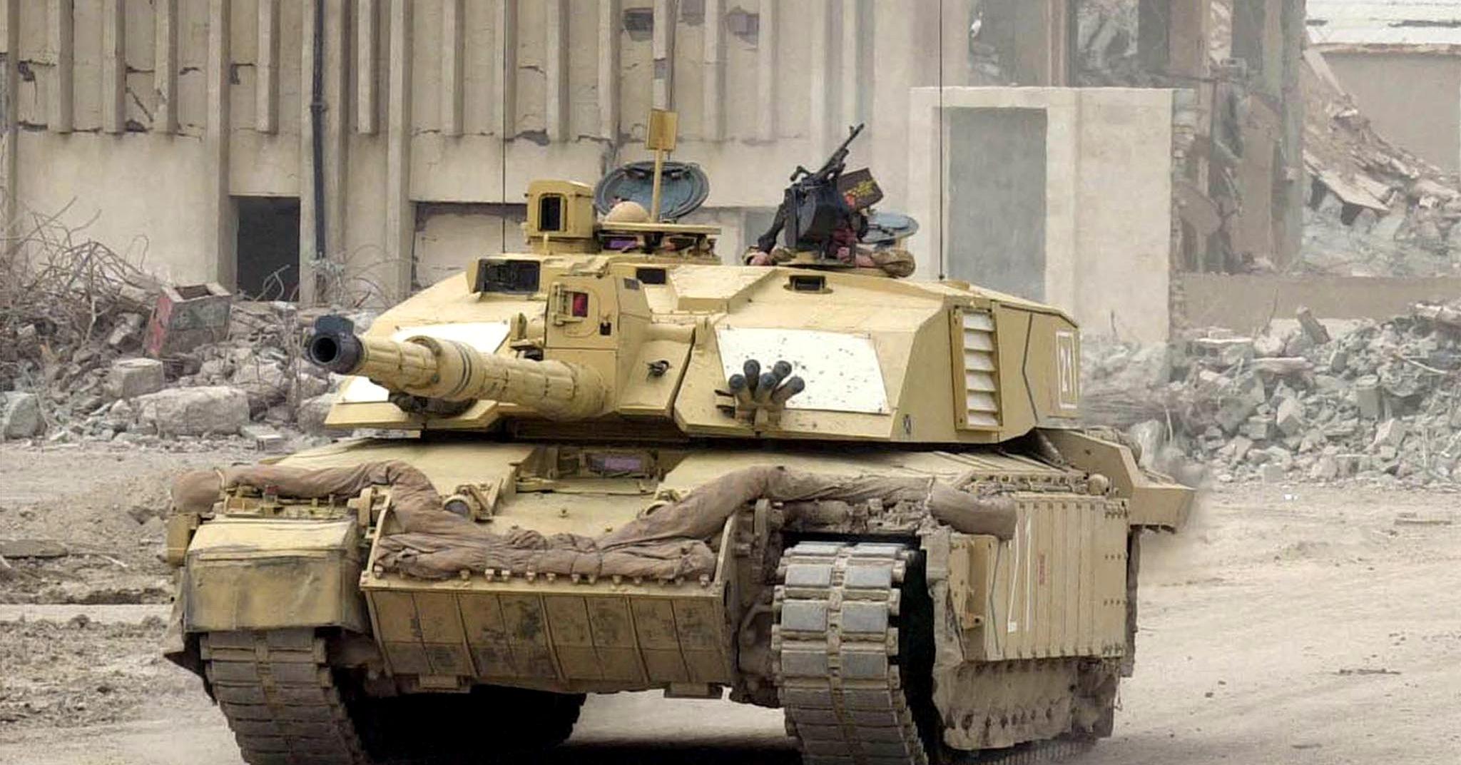 En Challenger 2-stridsvogn fotografert i Basra i Irak i 2003. 