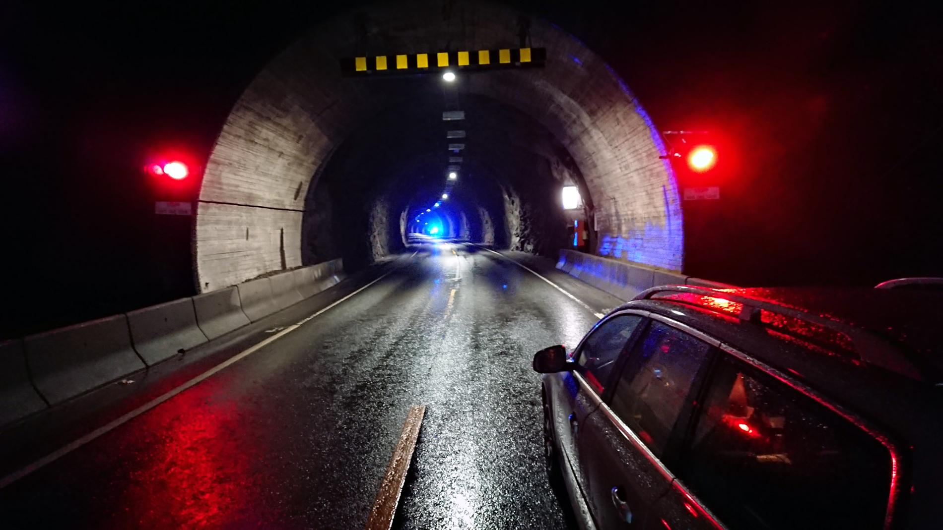STENGT: Eikefettunnelen var stengt i tre timer etter ulykken.