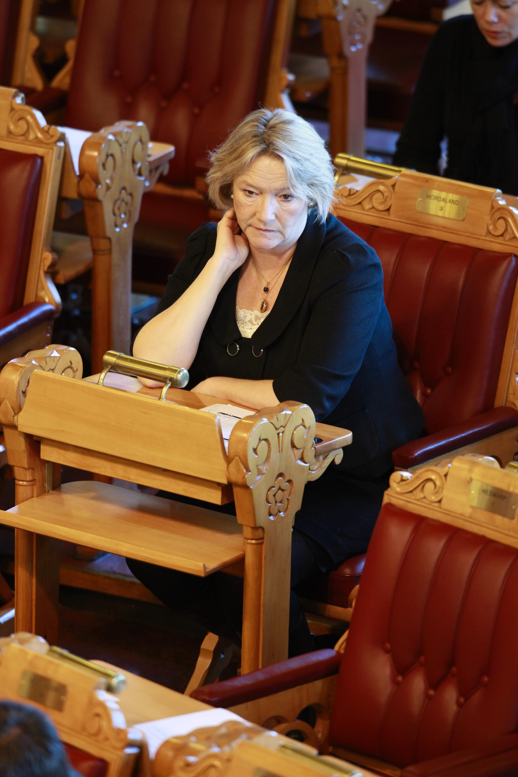 Den tidligere Frp-politikeren Karin Woldseth kritiseres i en uavhengig granskningsrapport for å ha handlet i strid med Europarådets parlamentarikerforsamlings etiske regelverk.