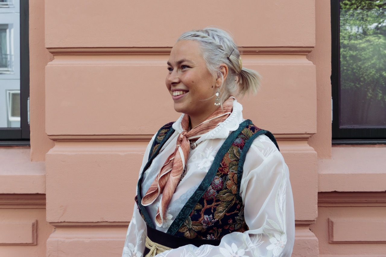 Marie Hansen fra Stavanger laget festdrakt av gamle tekstiler! <3