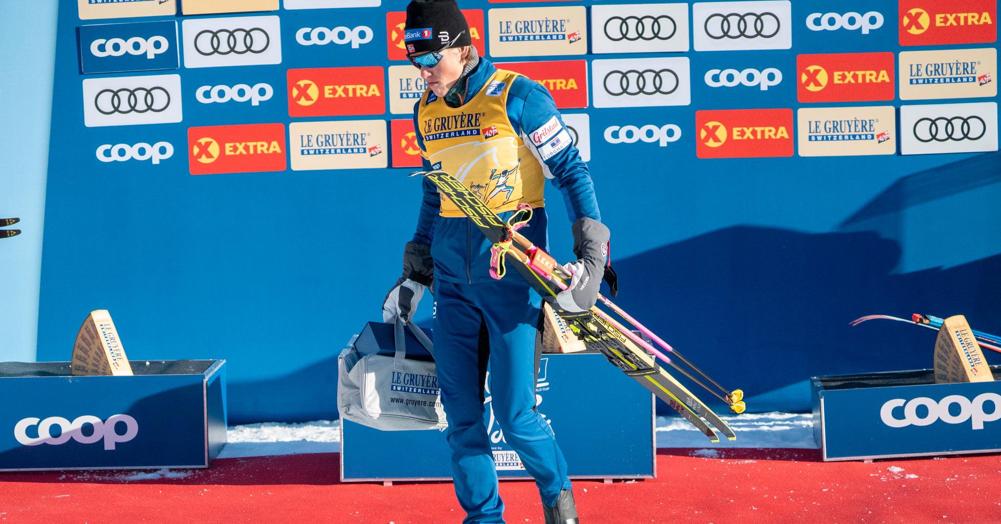 Johannes Høsflot Klæbo forlater toppen av seierspallen for tredje gang av fire mulige i denne utgaven av Tour de Ski. Han er utilnærmelig på sprintene og blir bedre og bedre for hvert eneste renn på distanse. 