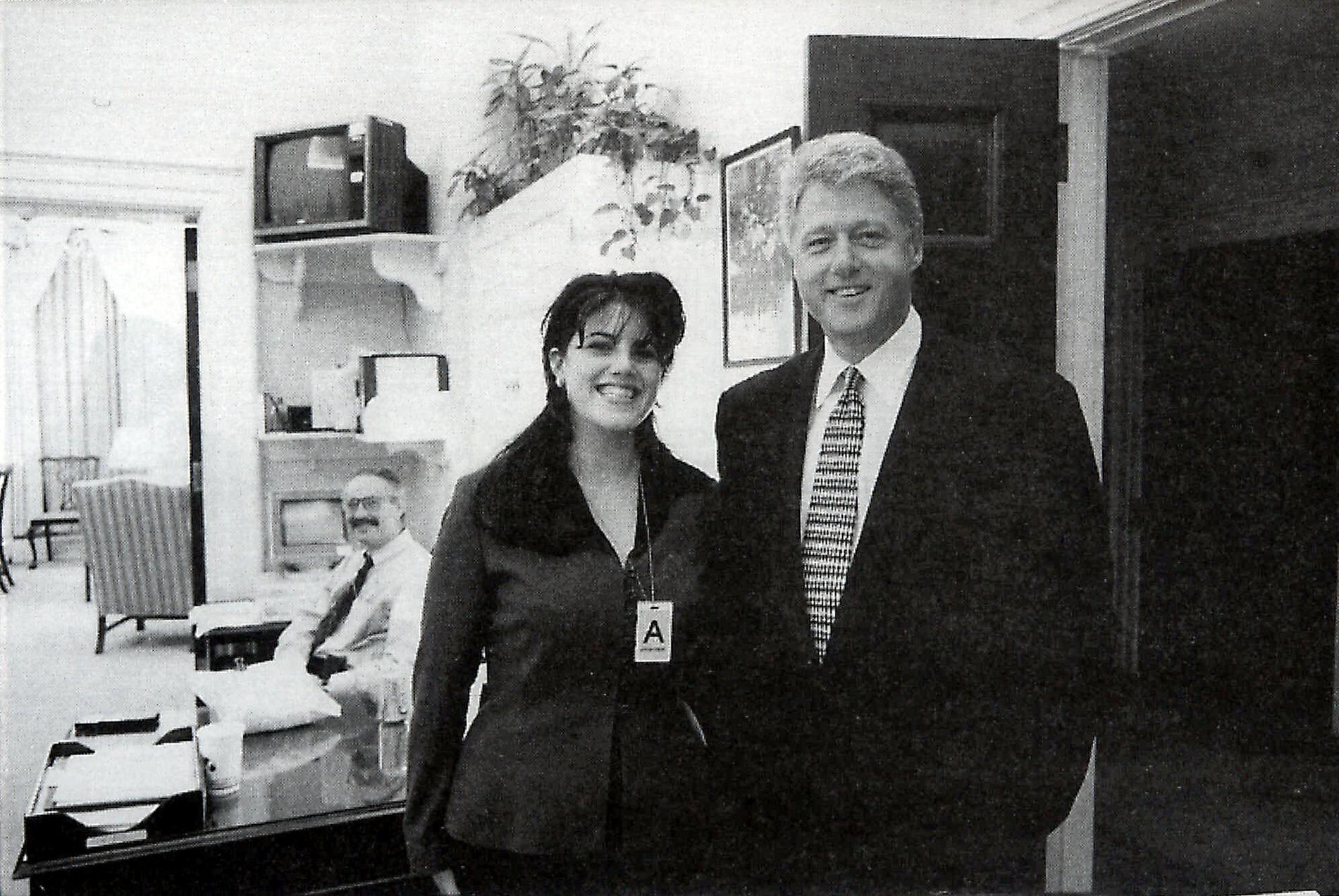 Monica Lewinsky sammen med Bill Clinton i 1996. Den tredje sesongen av «American Crime Story» tar for seg Lewinsky-affæren. 