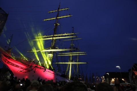 Purified In Blood avsluttet Tall Ship Race i 2011 med å spille ombord i Statsraad Lehmkull. Mastene var fylt til topps med matroser.