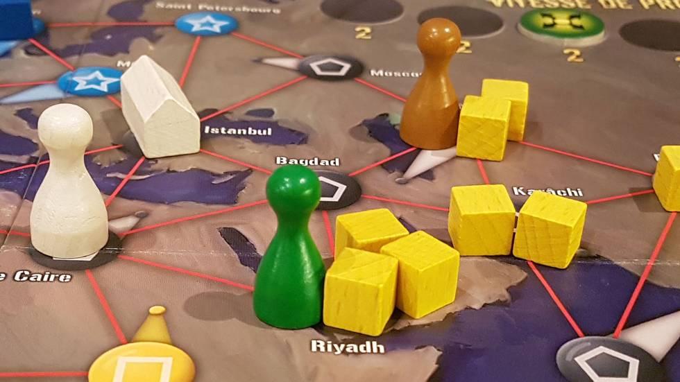 For mange er brettspill et av høydepunktene i påska. Her er det et utbrudd rundt Bagdad i spillet Pandemi, og spillerne er på plass for å rydde opp.