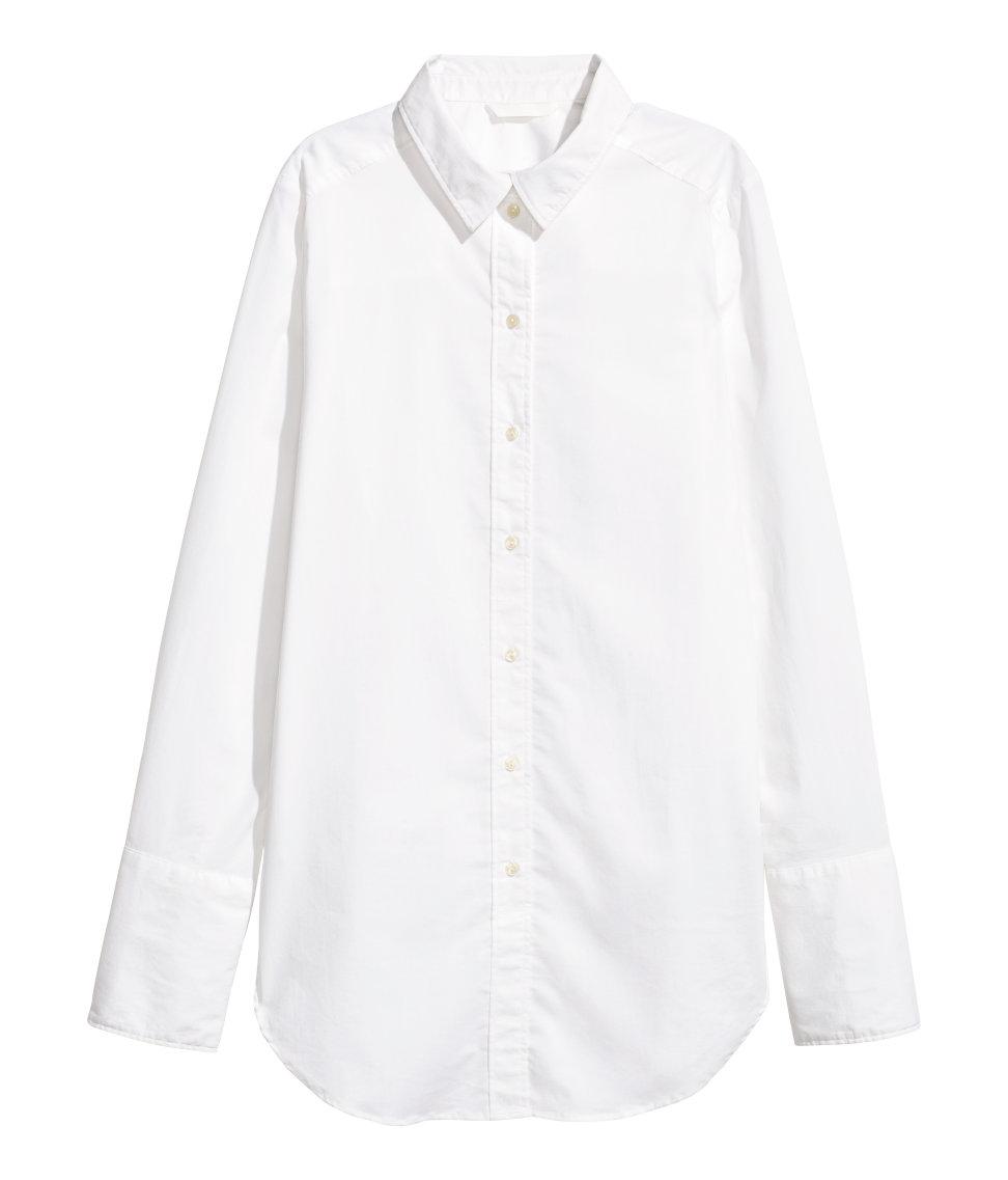 En hvit skjorte trenger ikke å bety stivpyntet - sett den sammen med en kul jeans og et par sneakers.