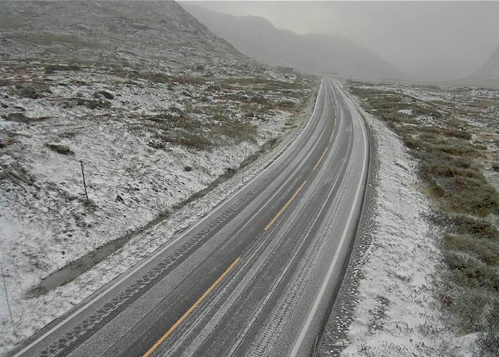 Statsmeteorolog Magni Svanevik sier at snøen med stor grad av sannsynlighet vil bli liggende i fjellområdene, blant annet over Hemsedalsfjellet, der dette bildet er tatt. 