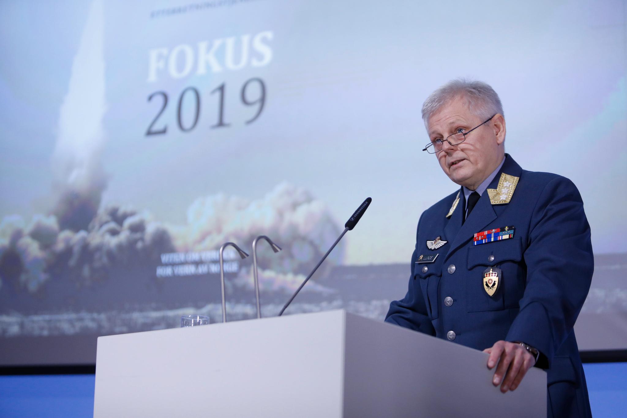 Etterretningstjenestens sjef, generalløytnant Morten Haga Lunde, legger frem sin åpne vurdering, Fokus 2019, i Forsvarsdepartementets lokaler i Oslo. 