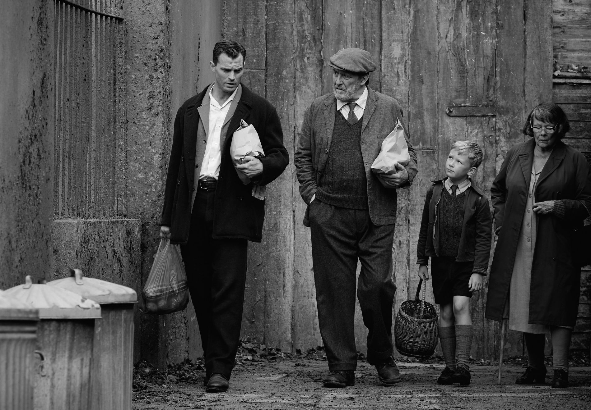 Jamie Dornan som «Pa», Ciarán Hinds som «Pop», Jude Hill som «Buddy» og Judi Dench som «Granny». Kenneth Branagh har laget en vakker film i svart/hvitt, kalt «Belfast». 