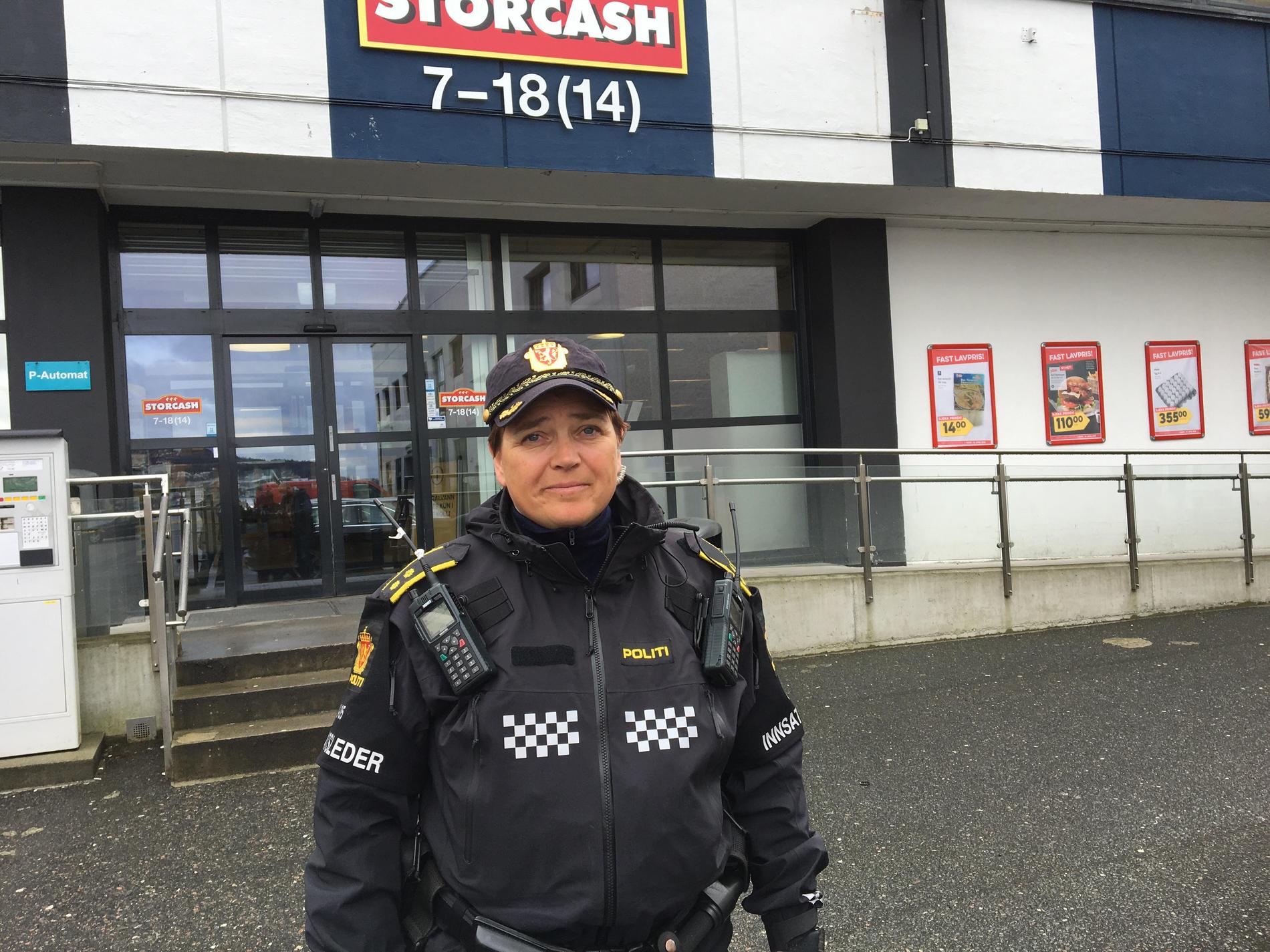 INNSATSLEDER: Politiets innsatsleder Synnøve Malkenes sier at butikken har video av det som skjedde.