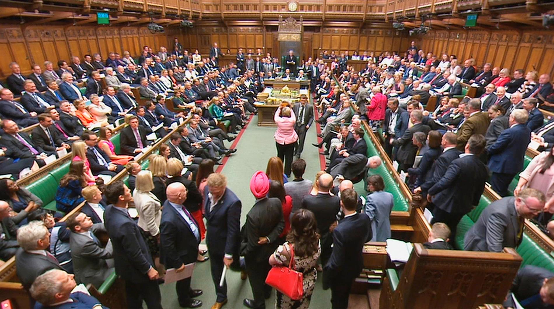 STYRE: I London ligger det britiske parlamentet, som er flere hundre år gammelt. 