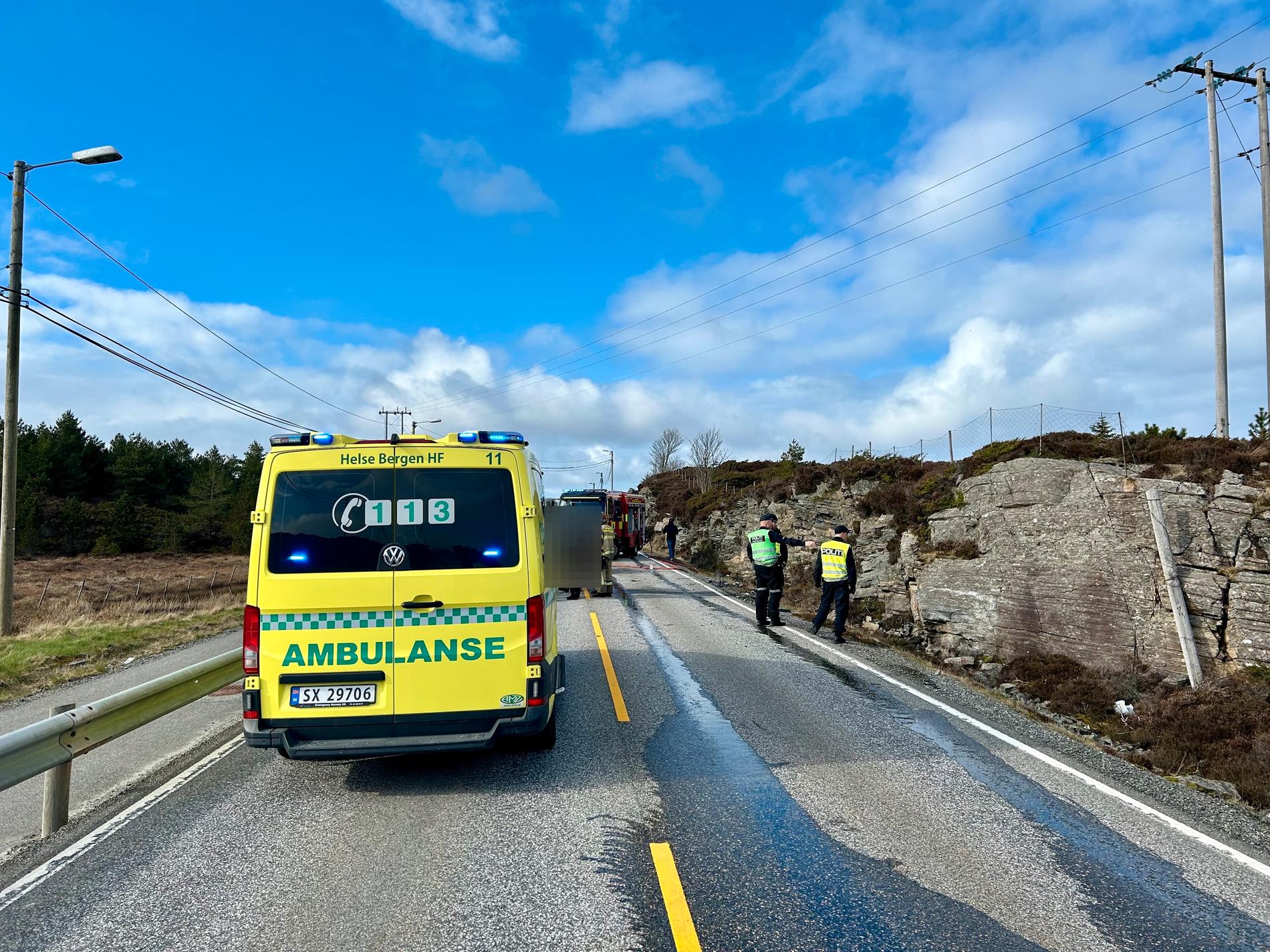 Serious Traffic Accident on County Road 561 in Øygarden: Man Airlifted to Haukeland