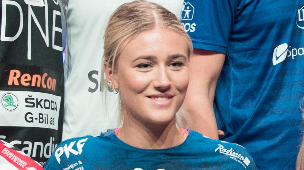 Oppsal-spiller Sara Rønningen har samlet inn nesten 50.000 kroner til nye shortser for jentene i Lillesand idrettslag.