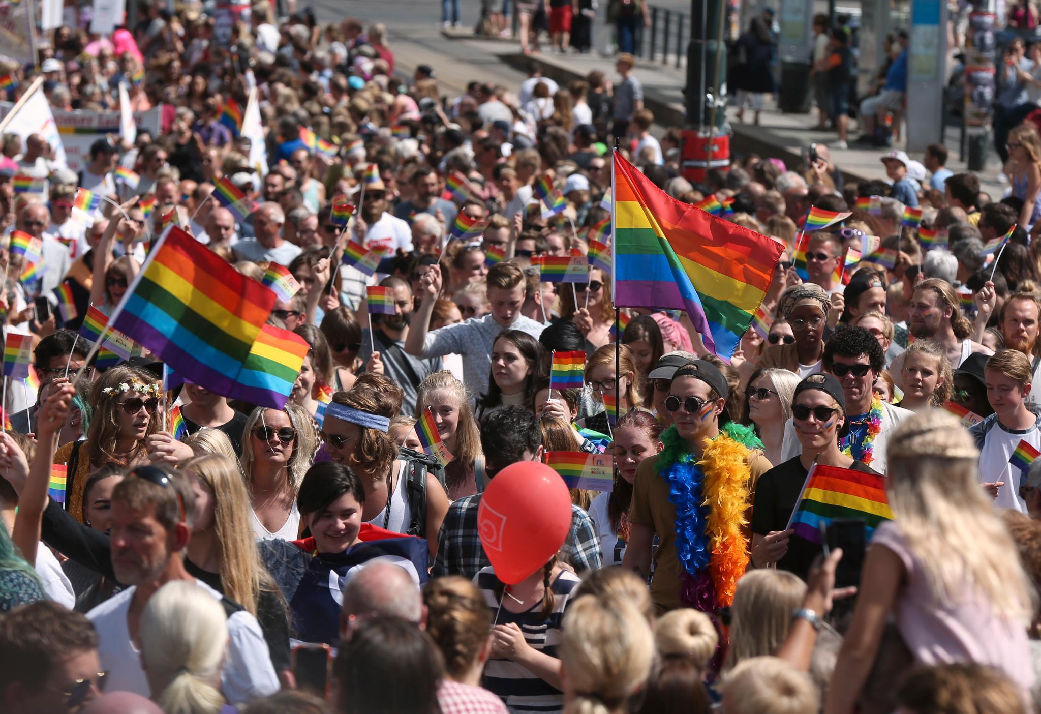 Regnbuefargene dominerer Oslo denne helgen. Dette bildet ble tatt under paraden i fjor.