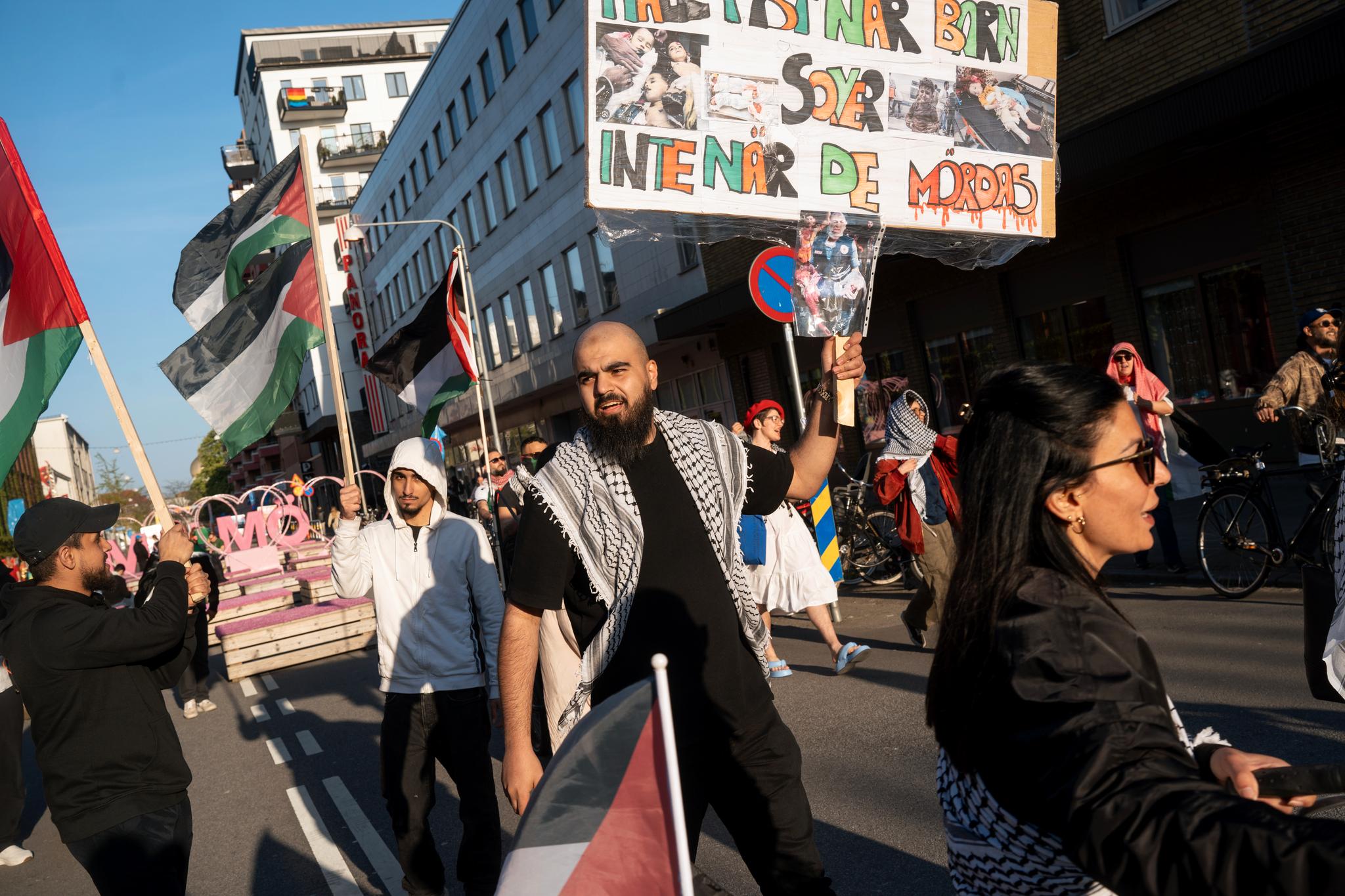 I Malmös gater roper de boikott. Men vil folk stemme på Israels sang likevel?