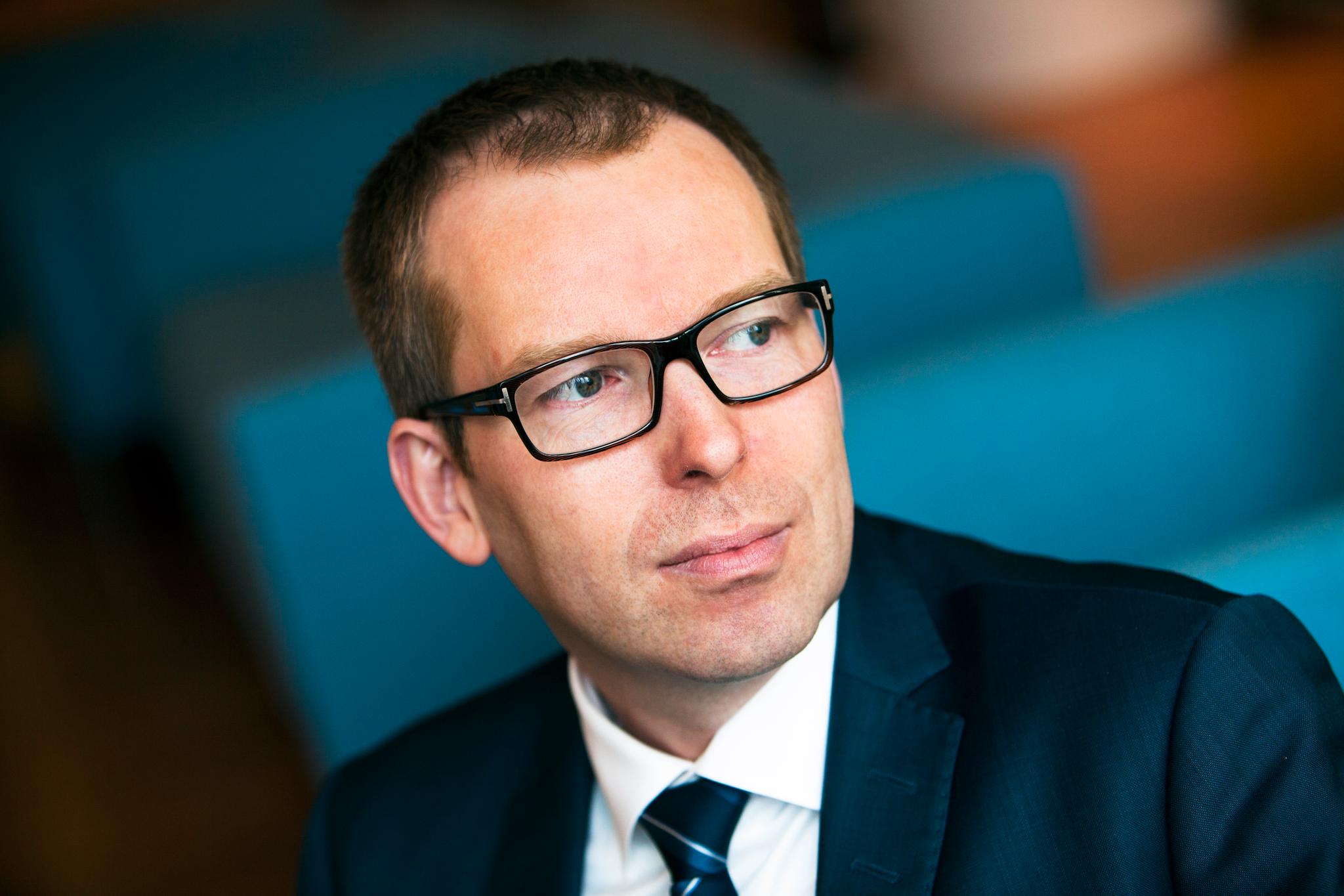 Administrerende direktør Håkon Haugli i Innovasjon Norge legger seg flat og beklager Sommarøy-kampanjen.