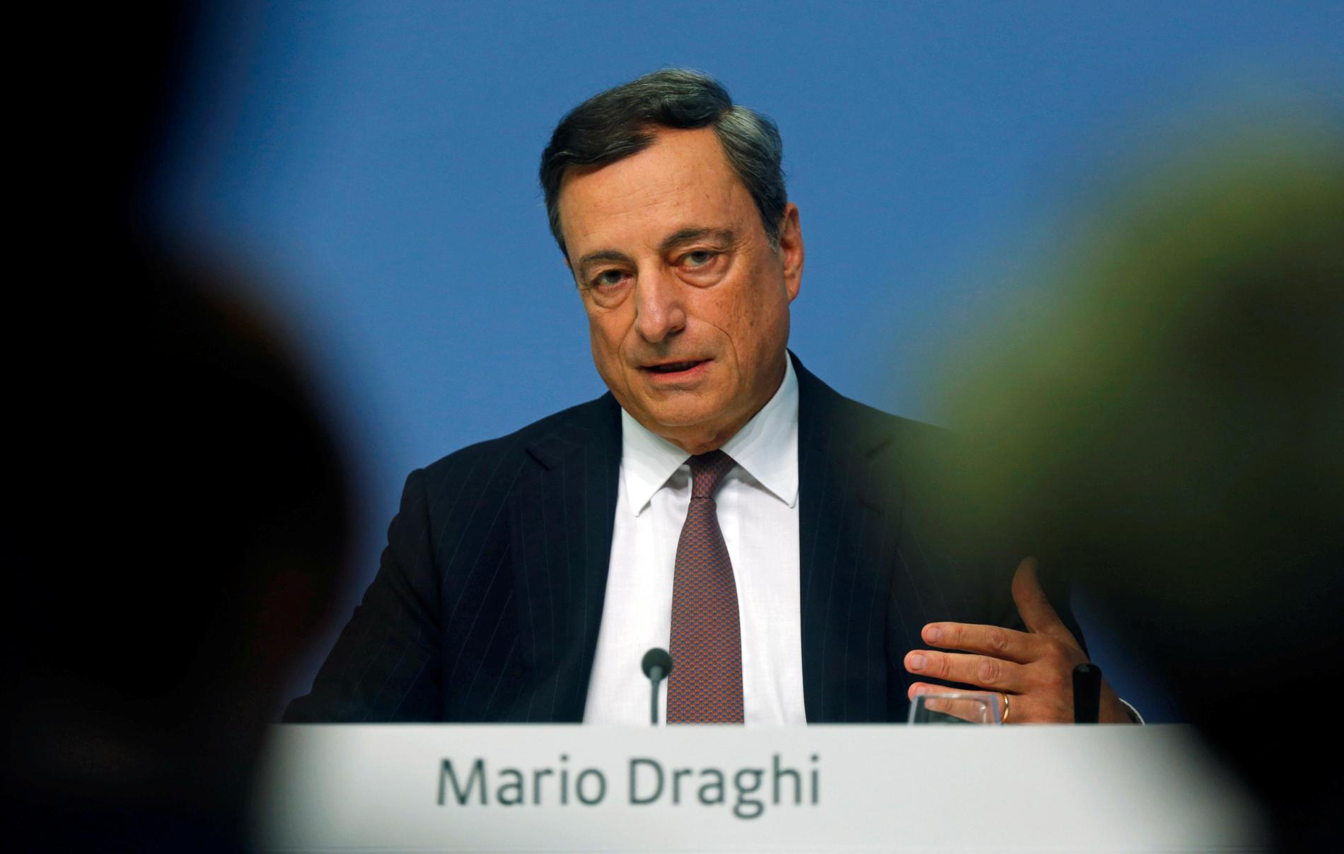ORIENTERER: Sentralbanksjef Mario Draghi under pressekonferansen han holdt i Frankfurt torsdag.
