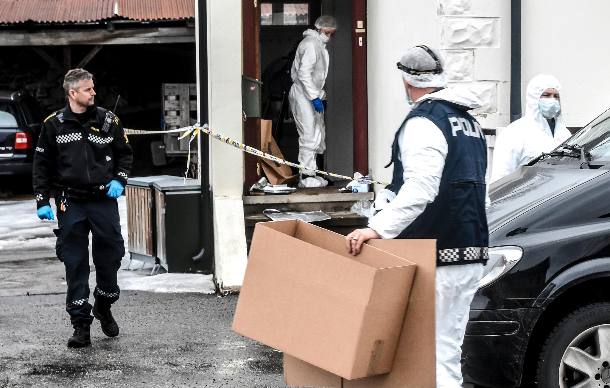 En kvinne ble mandag ettermiddag funnet død i sitt hjem på Notodden. Politiet i Telemark sier tirsdag at de ikke kan utelukke at de står overfor et drap. Foto: Mari Nymoen / Telen / NTB scanpix