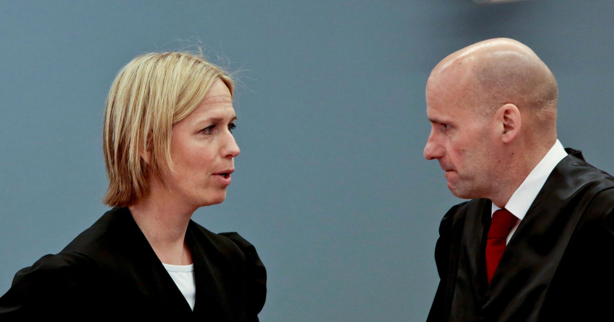 Statsadvokat og aktor Inga Bejer Engh under dag 3 av rettssaken mot Anders Behring Breivik april 2012. Nå har hun søkt stillingen som barneombud. Her sammen med terroristens forsvarer Geir Lippestad. 