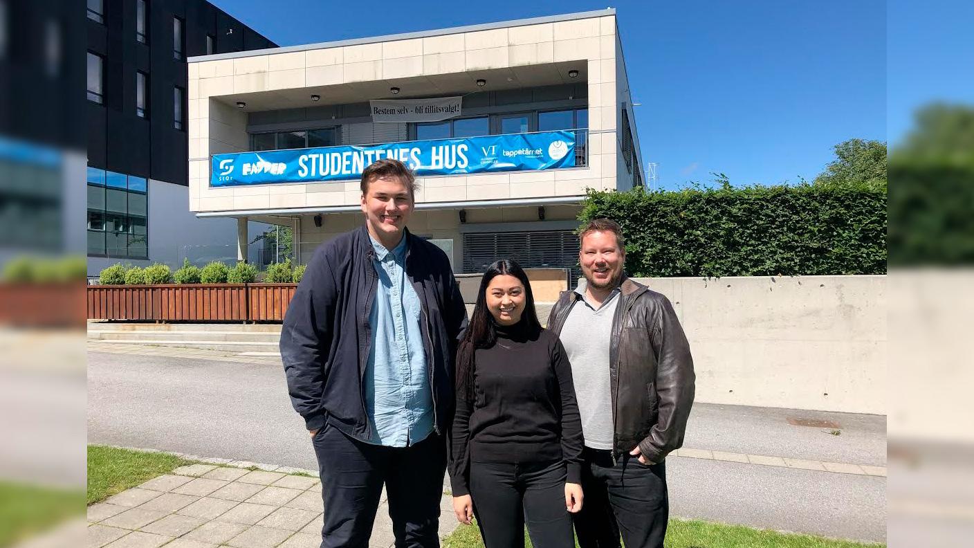 Fra Venstre: Terje Hetland, Anne Marie Lund og Erlend Jordal fra Høyres studenter og Stavanger Høyre ønsker å utvide Studentenes hus.