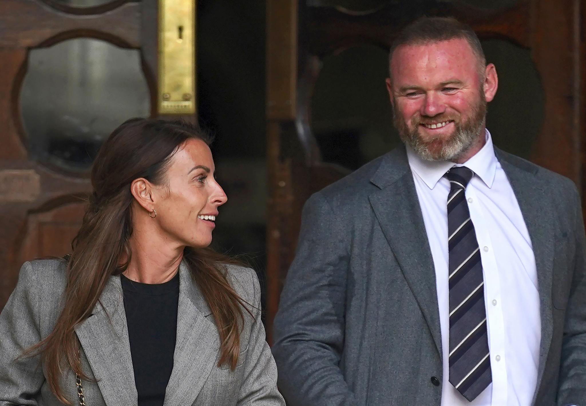 EKTEMANN: Coleen Rooney og tidligere Manchester United-stjerne og ektemann Wayne Rooney forlater rettssaken tidligere i sommer.