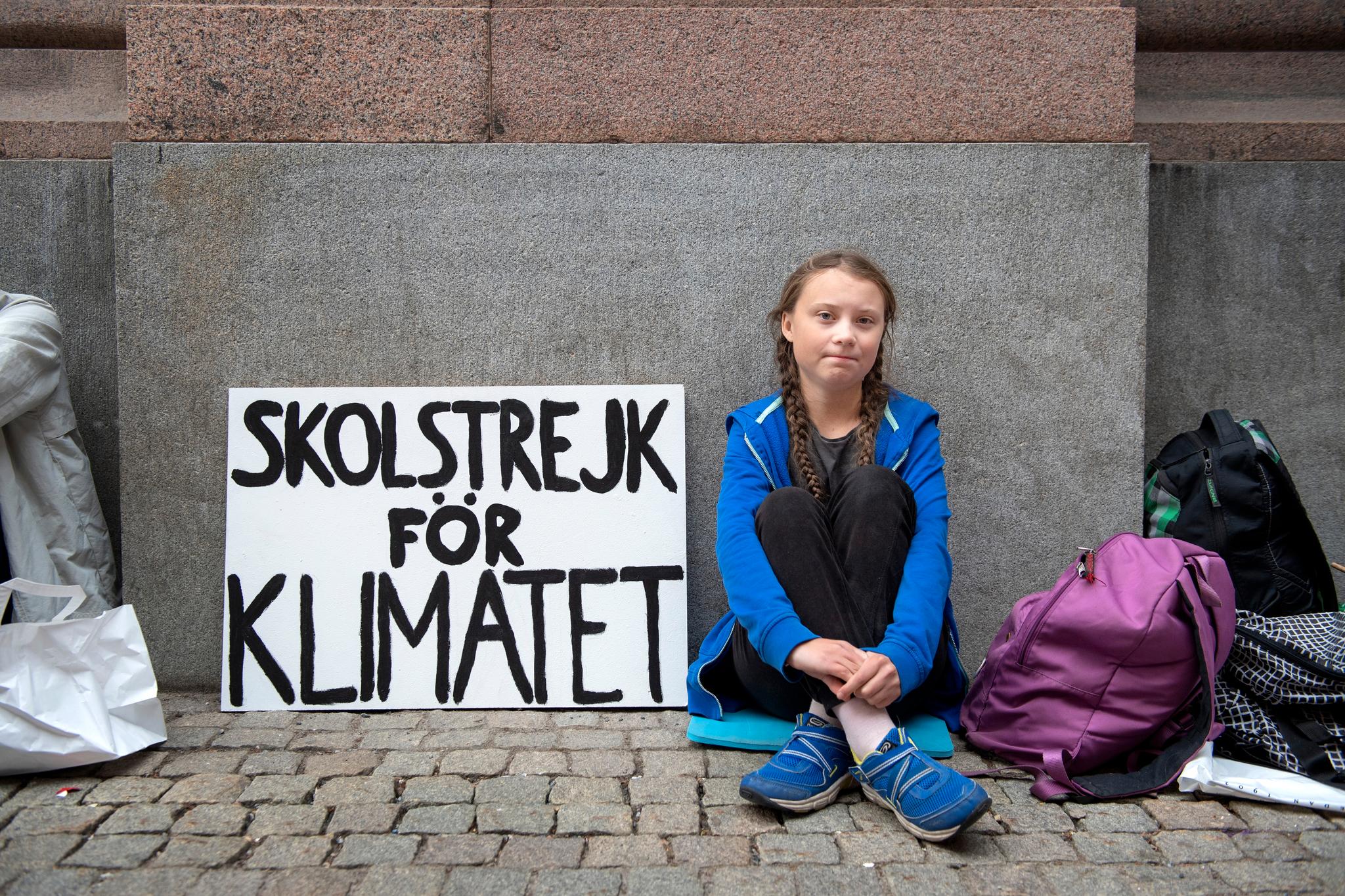 – Siden ingen andre gjør noe med klimaet, så vil jeg gjøre det. Det er mitt moralske ansvar å gjøre noe, sa Greta Thunberg da hun satt utenfor Riksdagen i Stockholm høsten 2018. 
