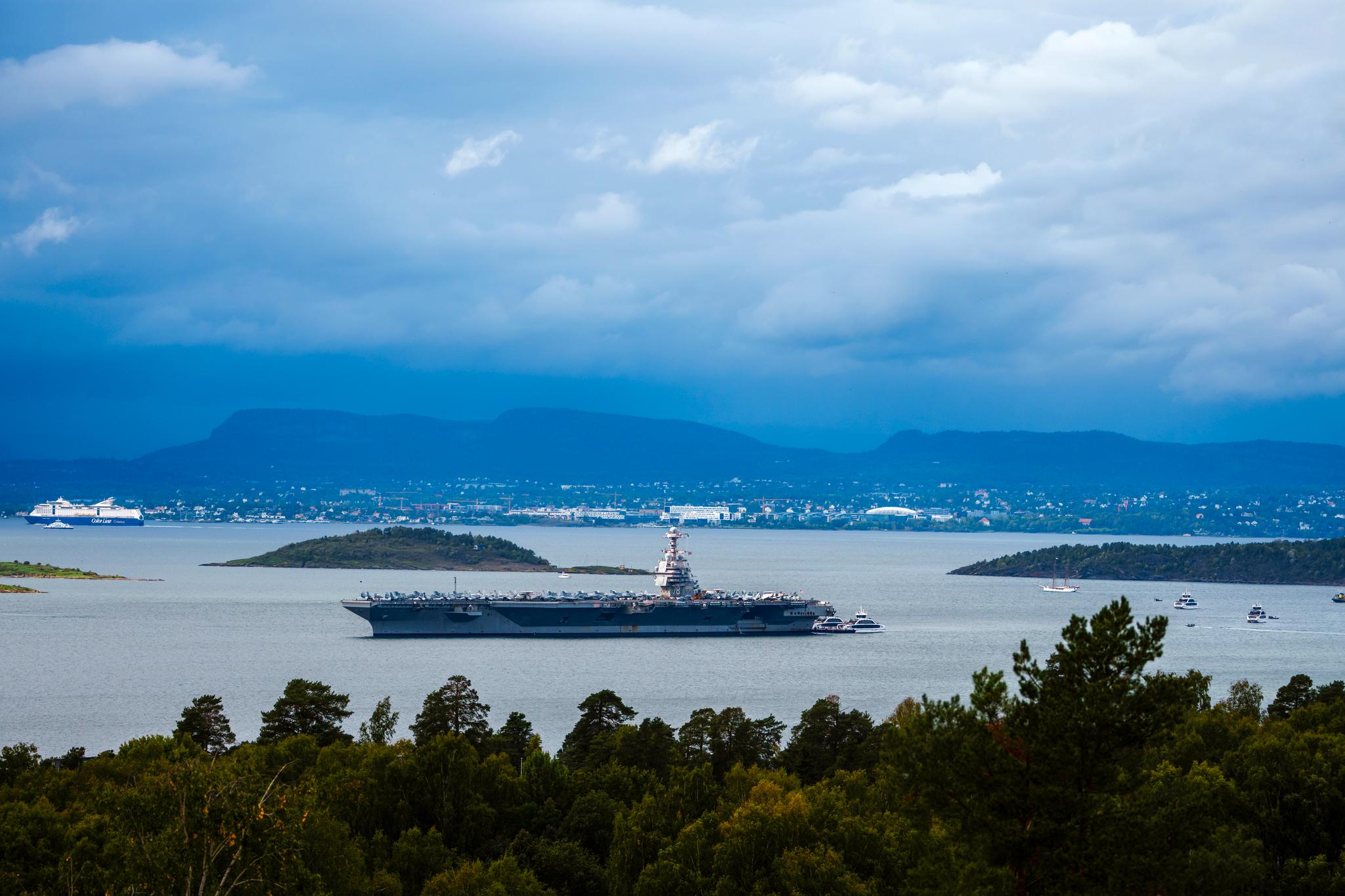 Gigantisk amerikansk hangarskip har ankret opp i Oslo
