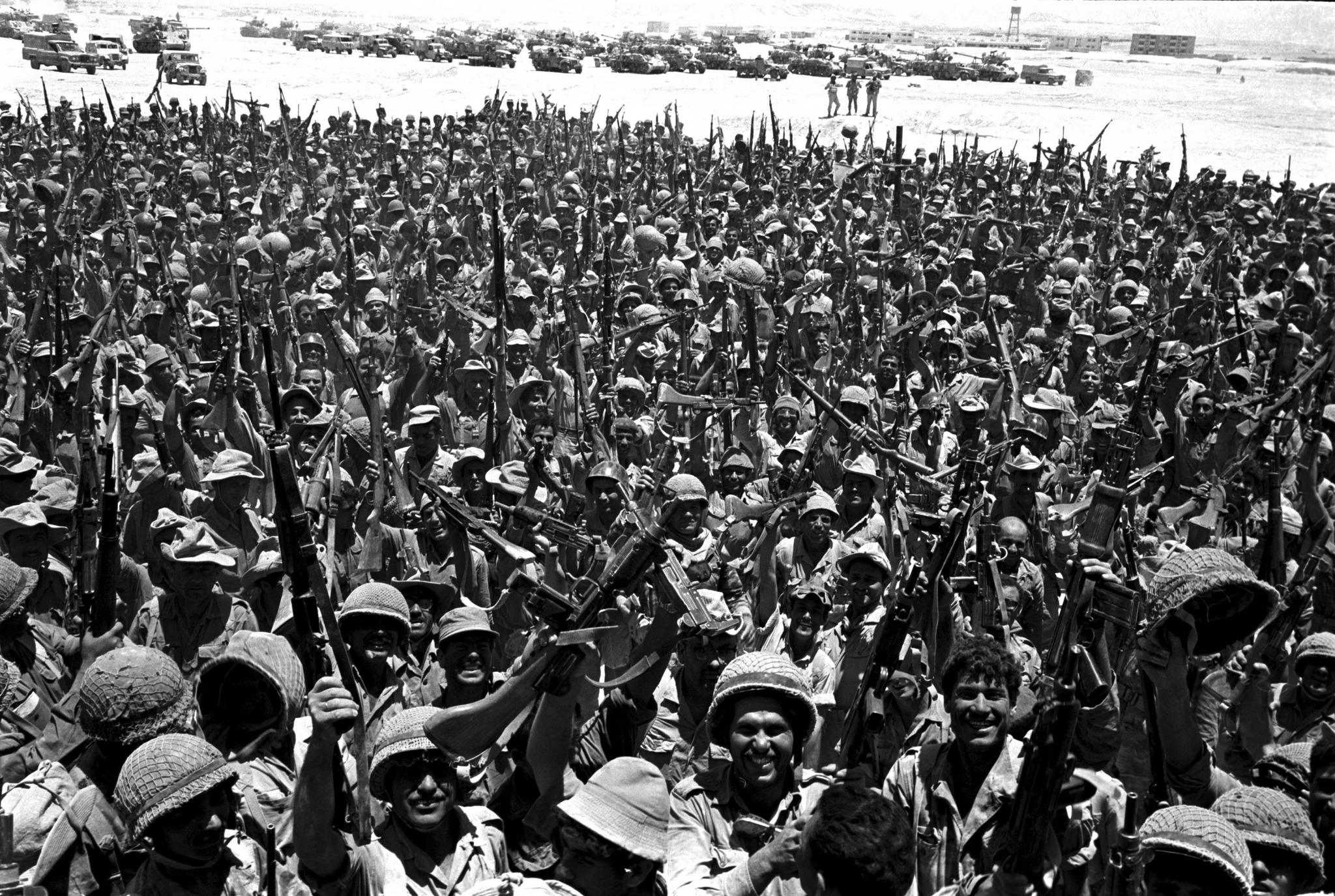 Jublende israelske soldater i Sinai 10. juni 1967.