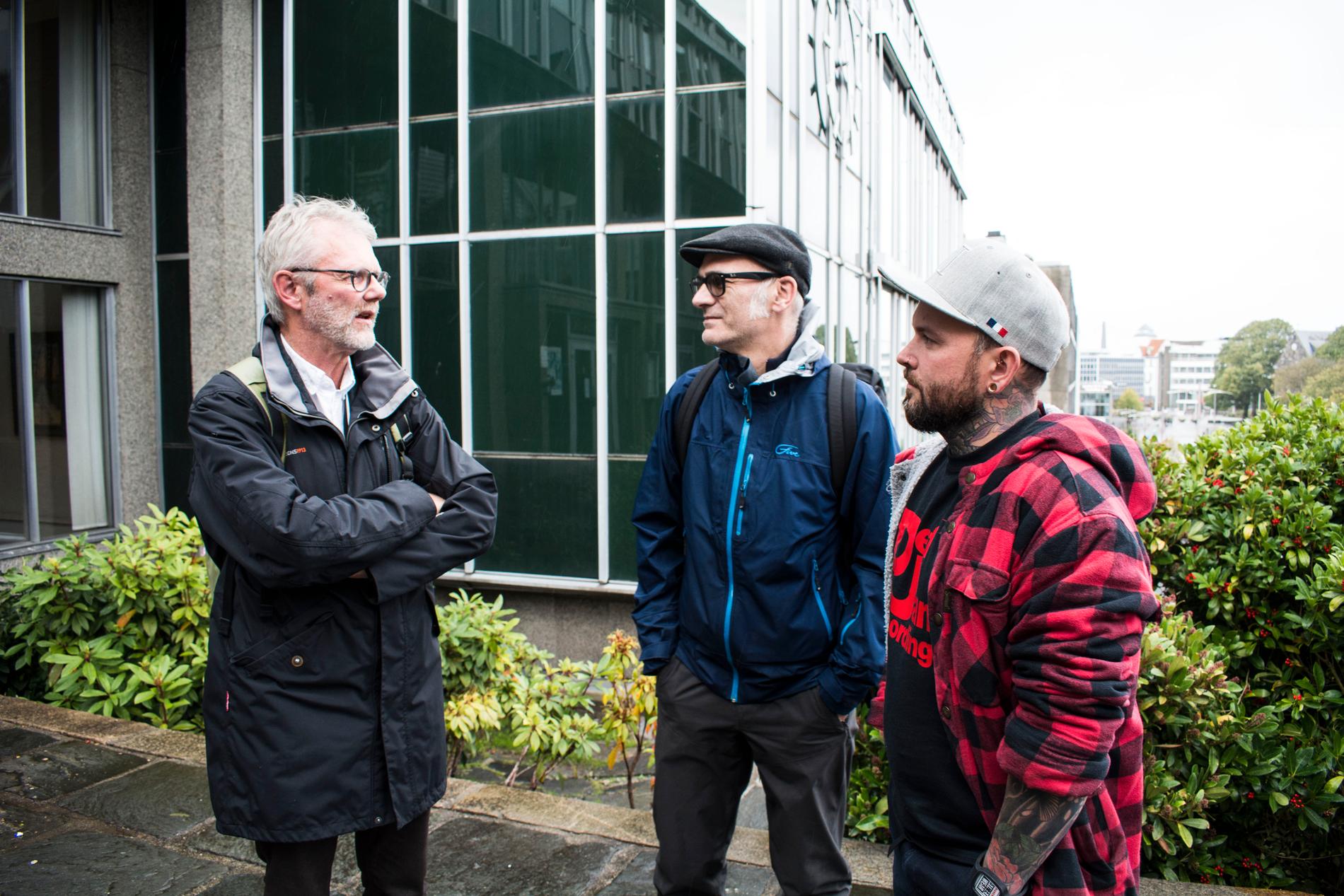 Torgeir Sørensen (t.v.) er park og veisjef i Stavanger kommune, og ser frem til å samarbeide mer med bransjen for å lage retningslinjer. Tom H. Brekke (i midten) og Tom Ur Kjørsvik gleder seg til samarbeidet.