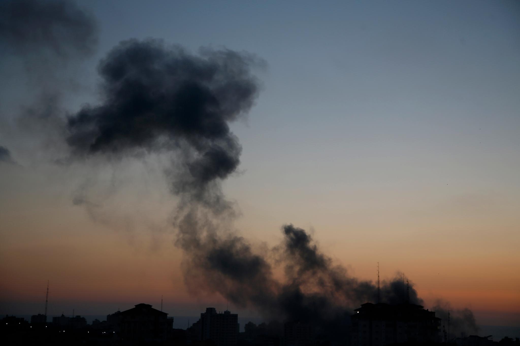 Israel gjennomførte luftangrep mot flere mål på Gazastripen natt til lørdag. 
