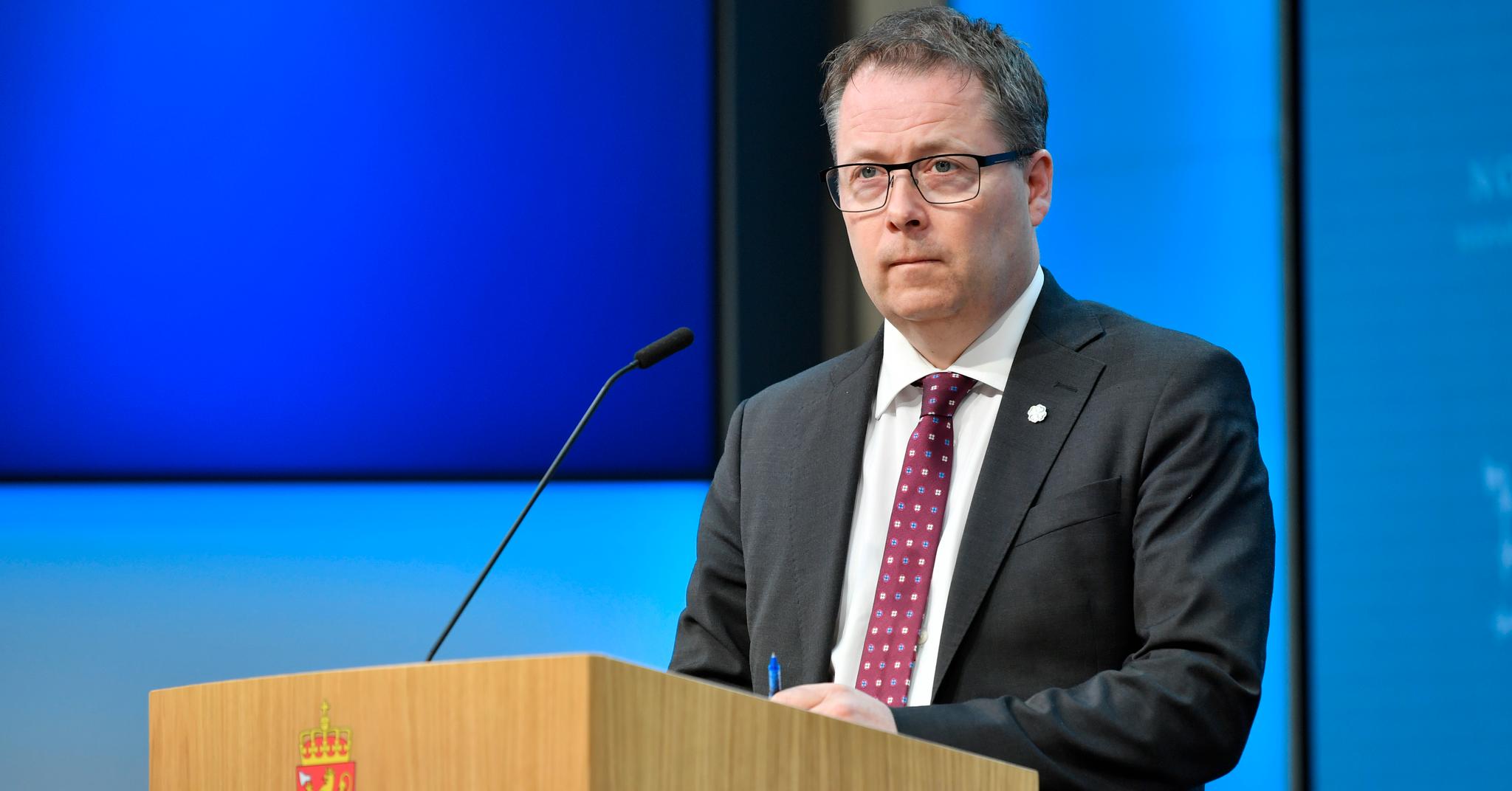 Forsvarsminister Bjørn Arild Gram (Sp) under regjeringens pressekonferanse mandag.