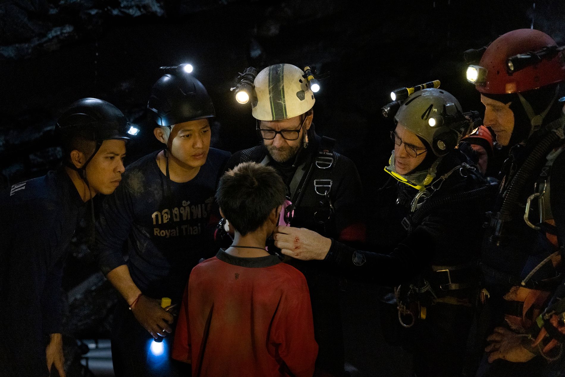 «Thirteen lives» handler om fotballaget som satt fast i et flere kilometer langt grottesystem i Thailand i 2018. 